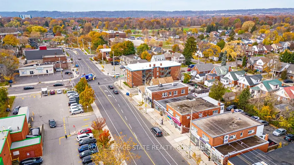 864-868 King Street W