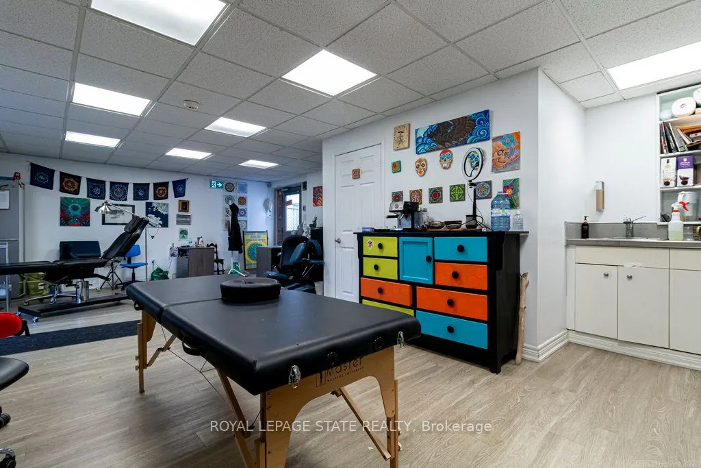 864-868 King Street W