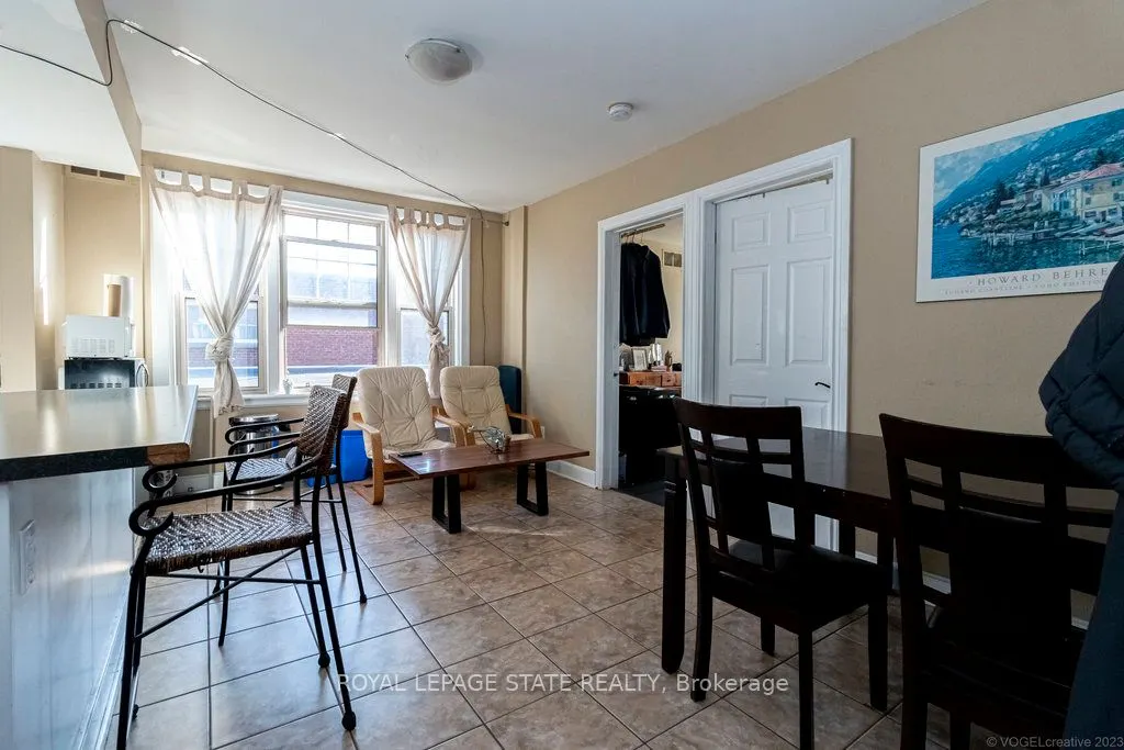864-868 King Street W