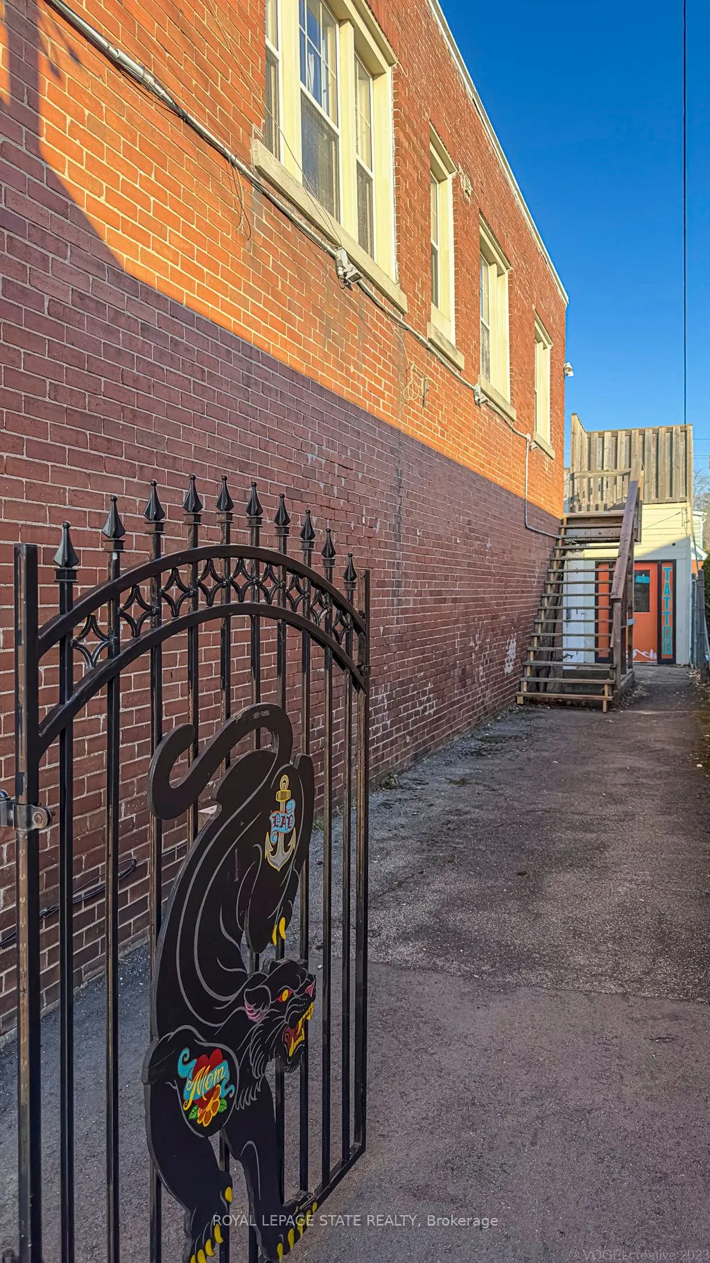 864-868 King Street W