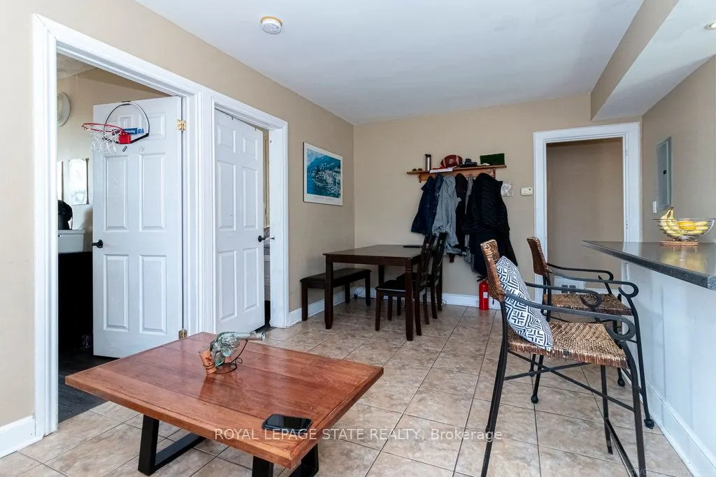 864-868 King Street W