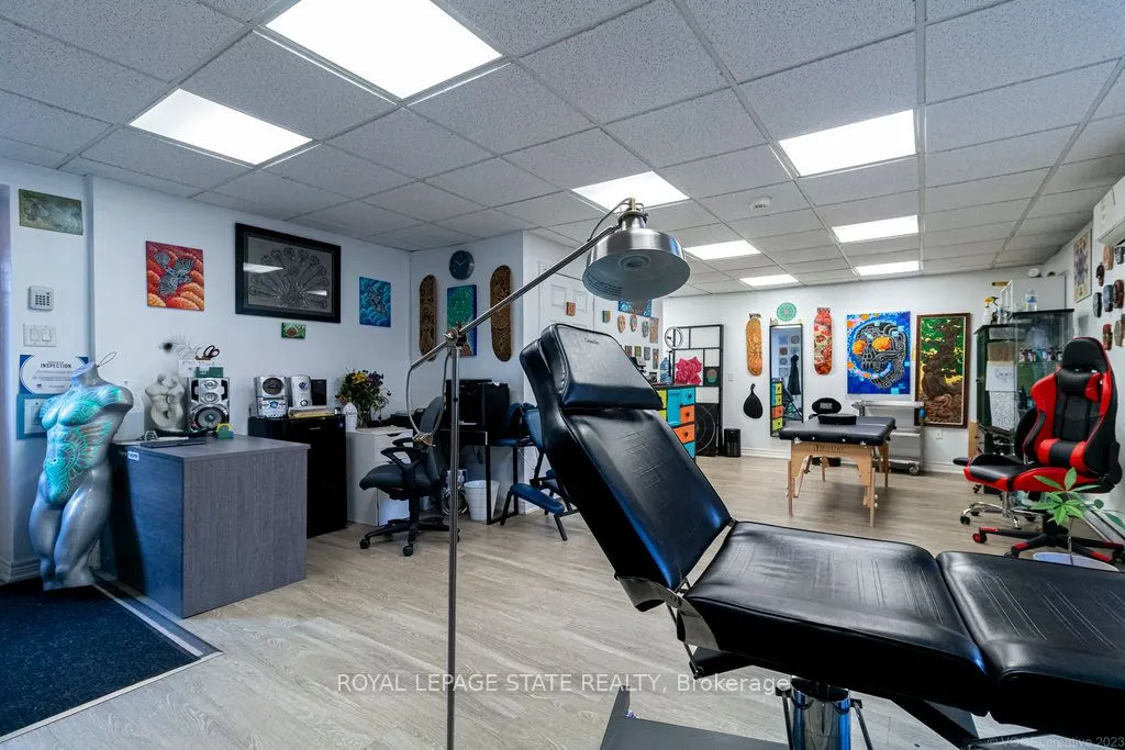 864-868 King Street W