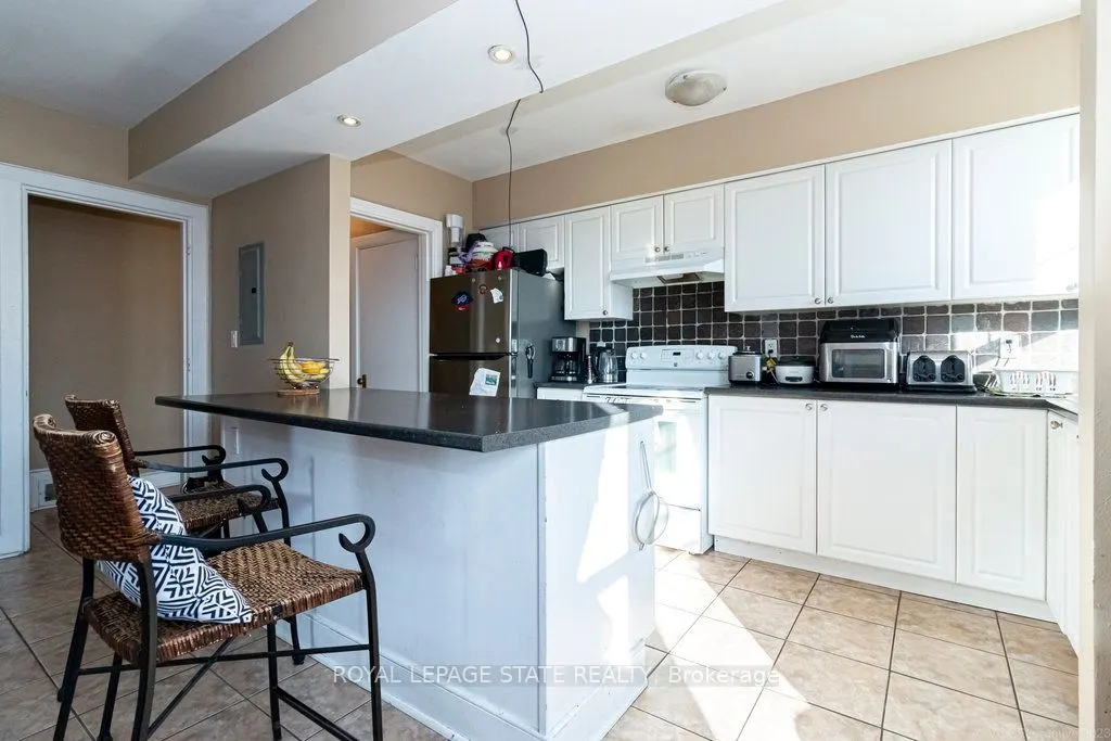 864-868 King Street W