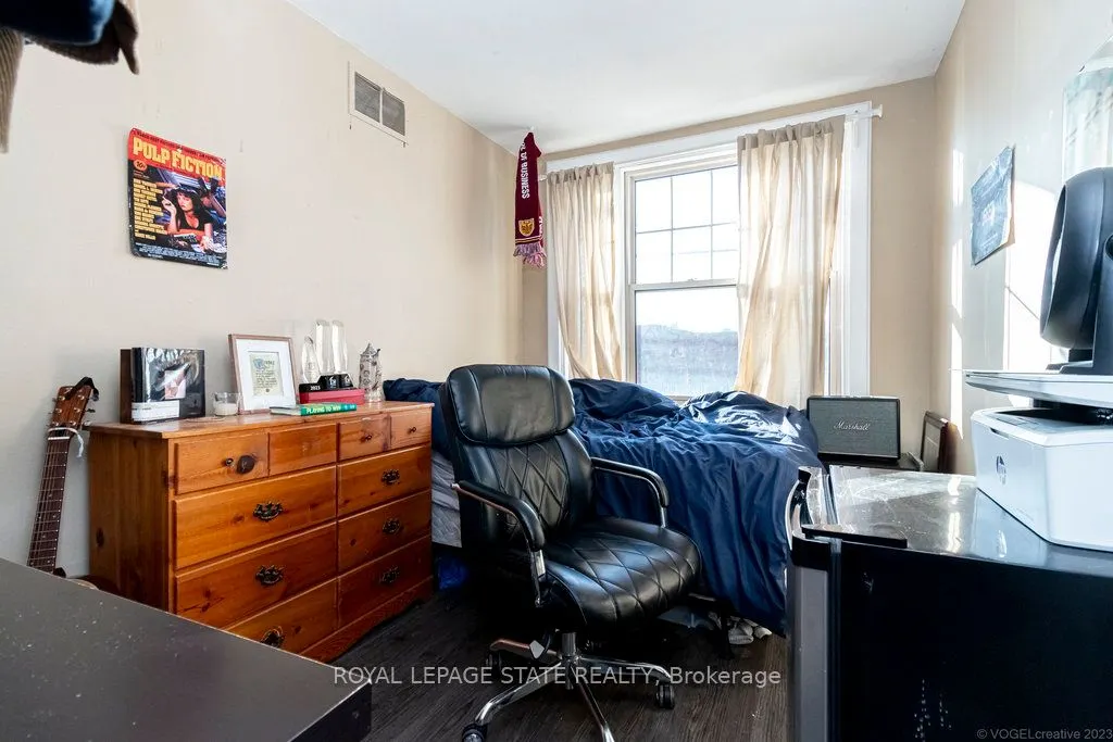 864-868 King Street W