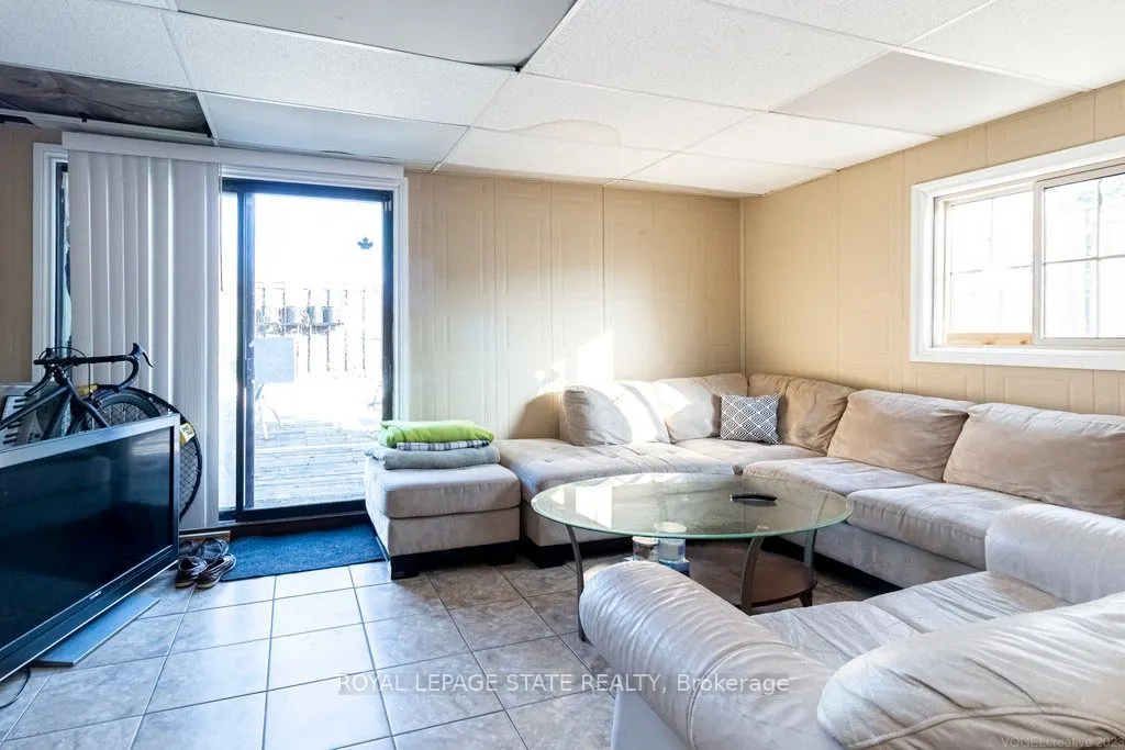 864-868 King Street W