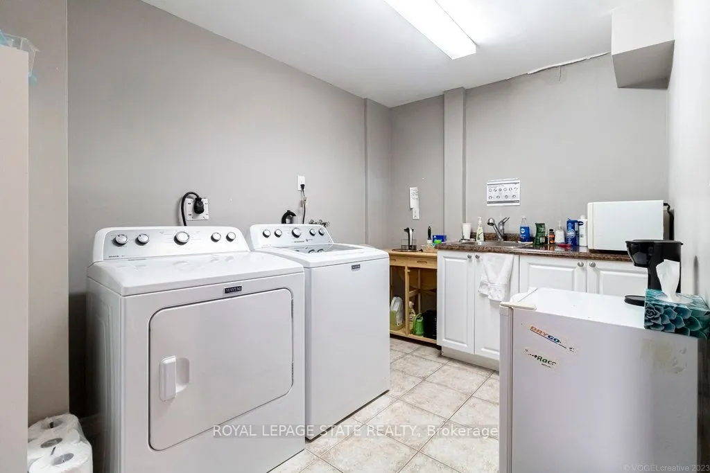 864-868 King Street W