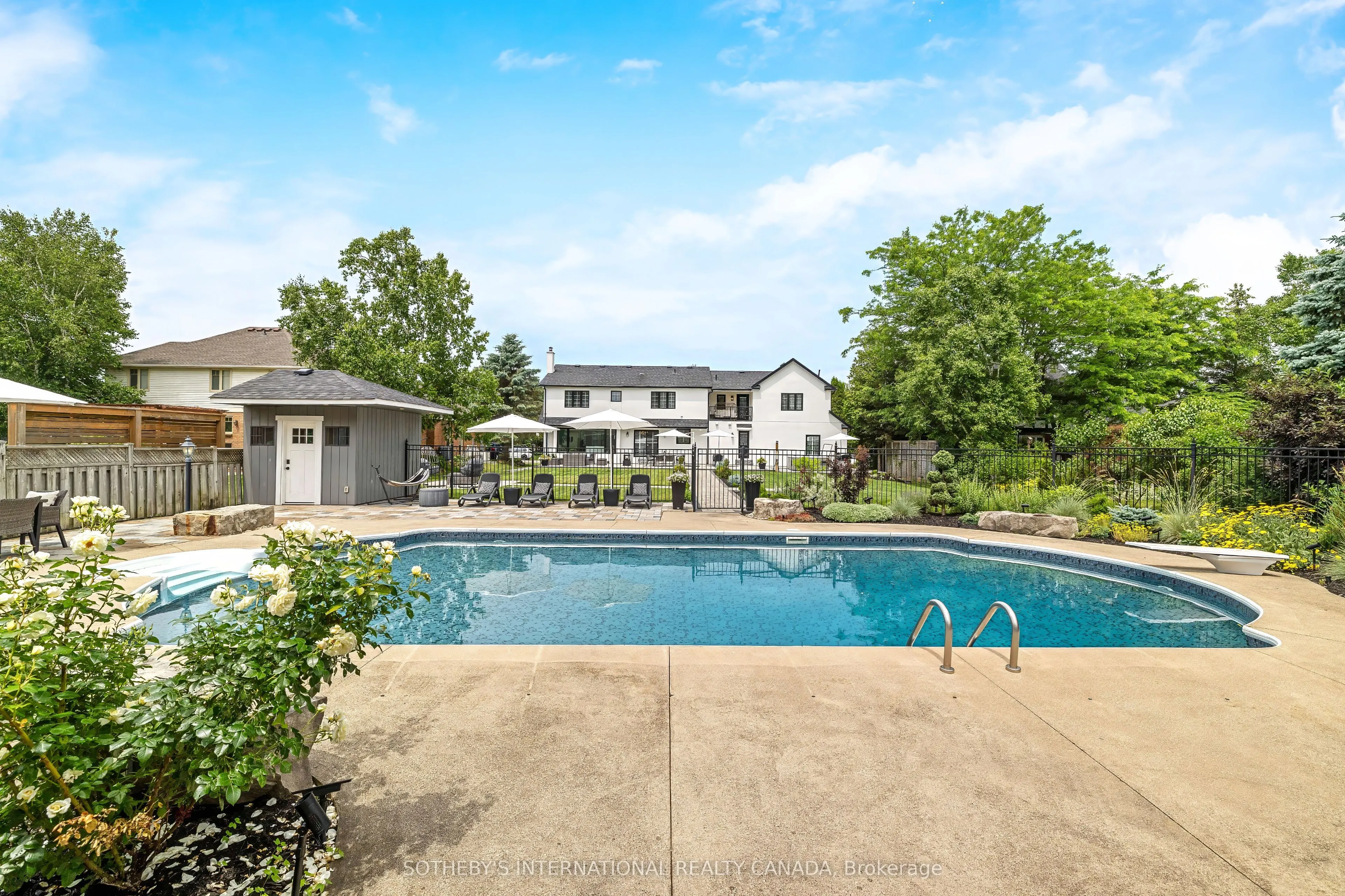 10 Meander Close