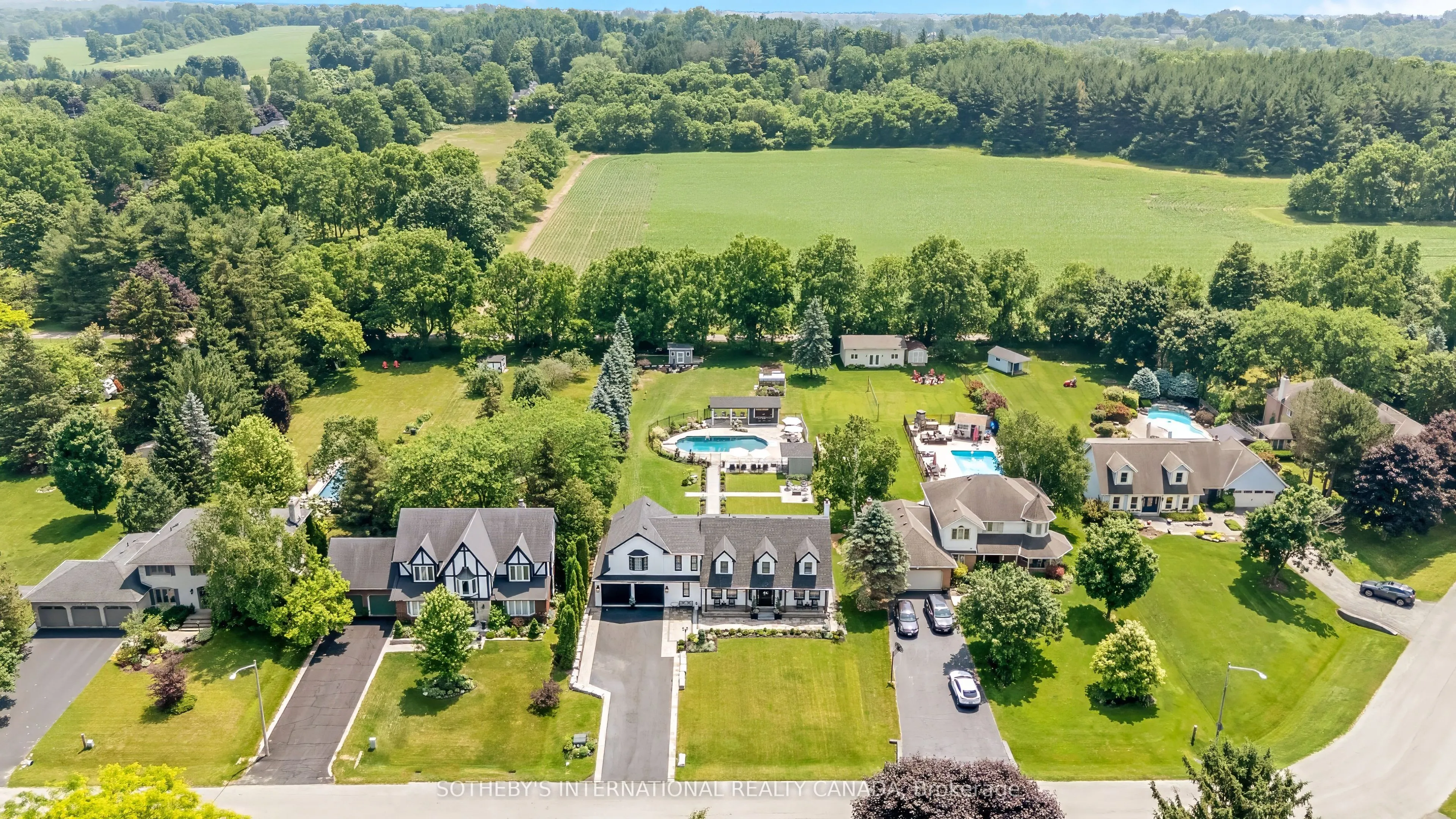 10 Meander Close