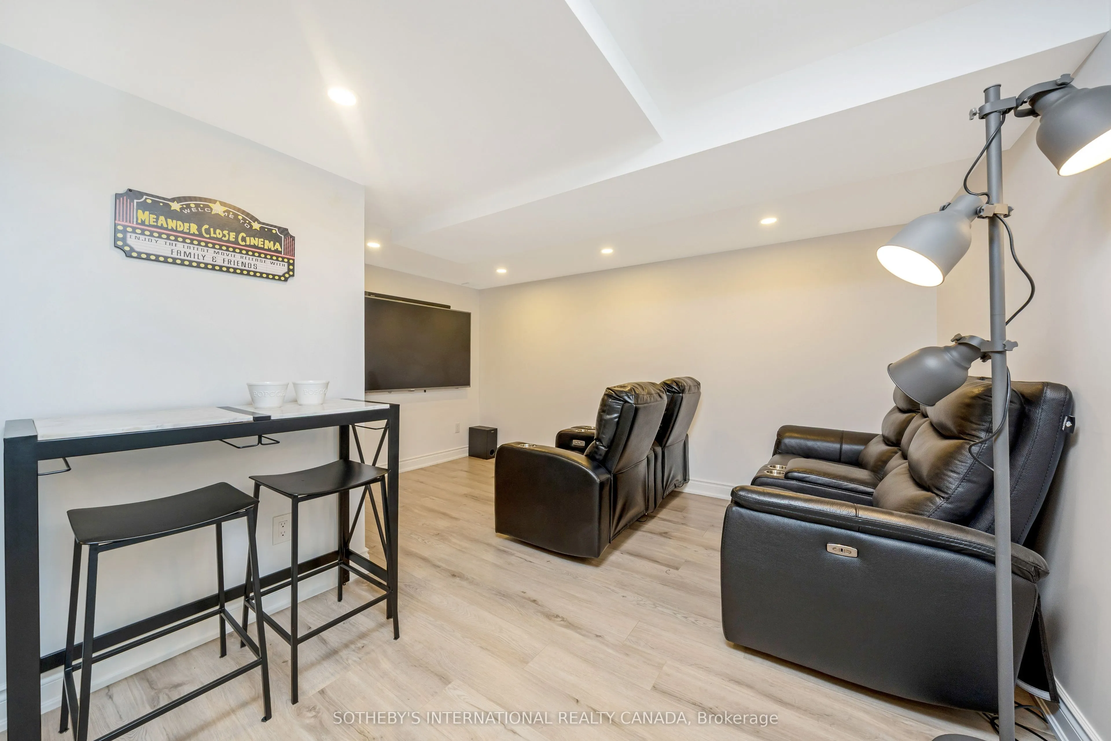 10 Meander Close