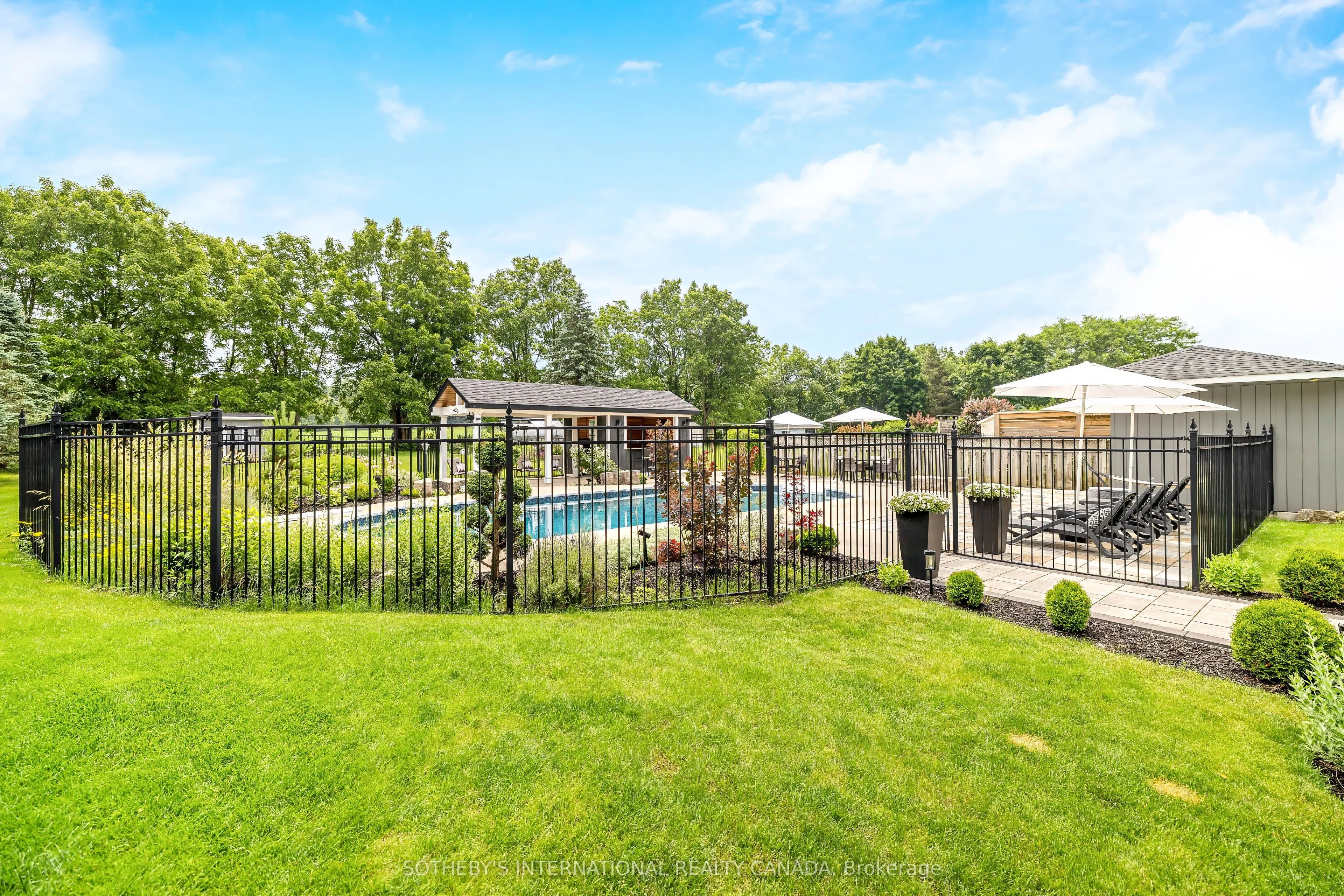 10 Meander Close