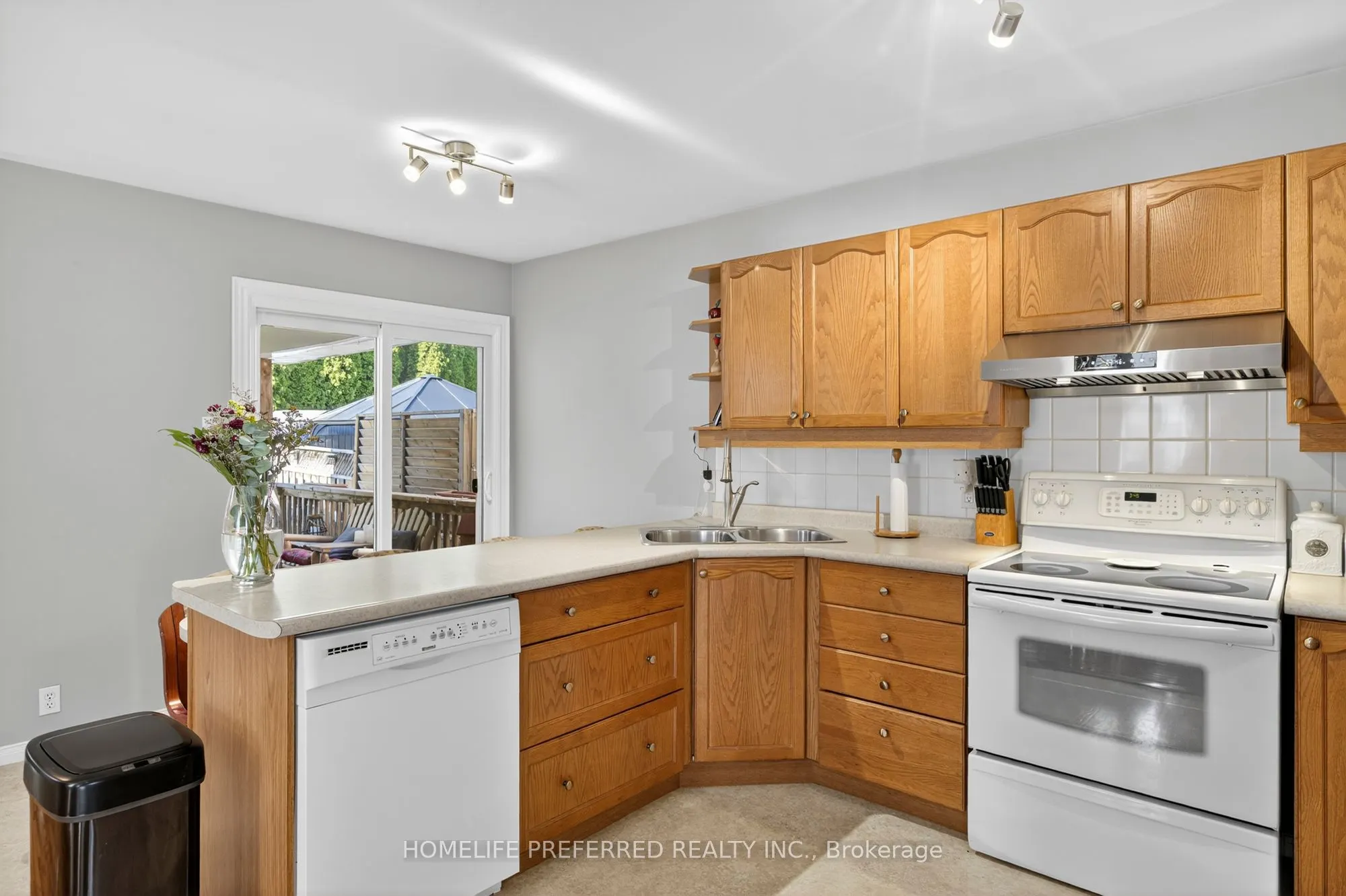 955 Ralphson Crescent