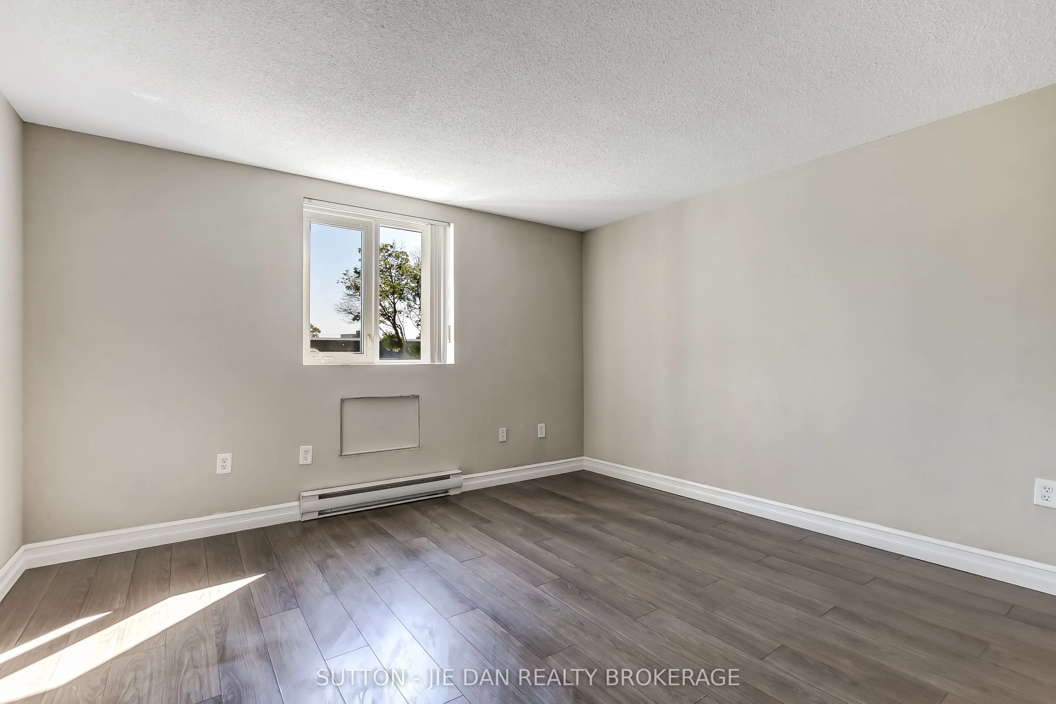 77 BASE LINE Road W, #203