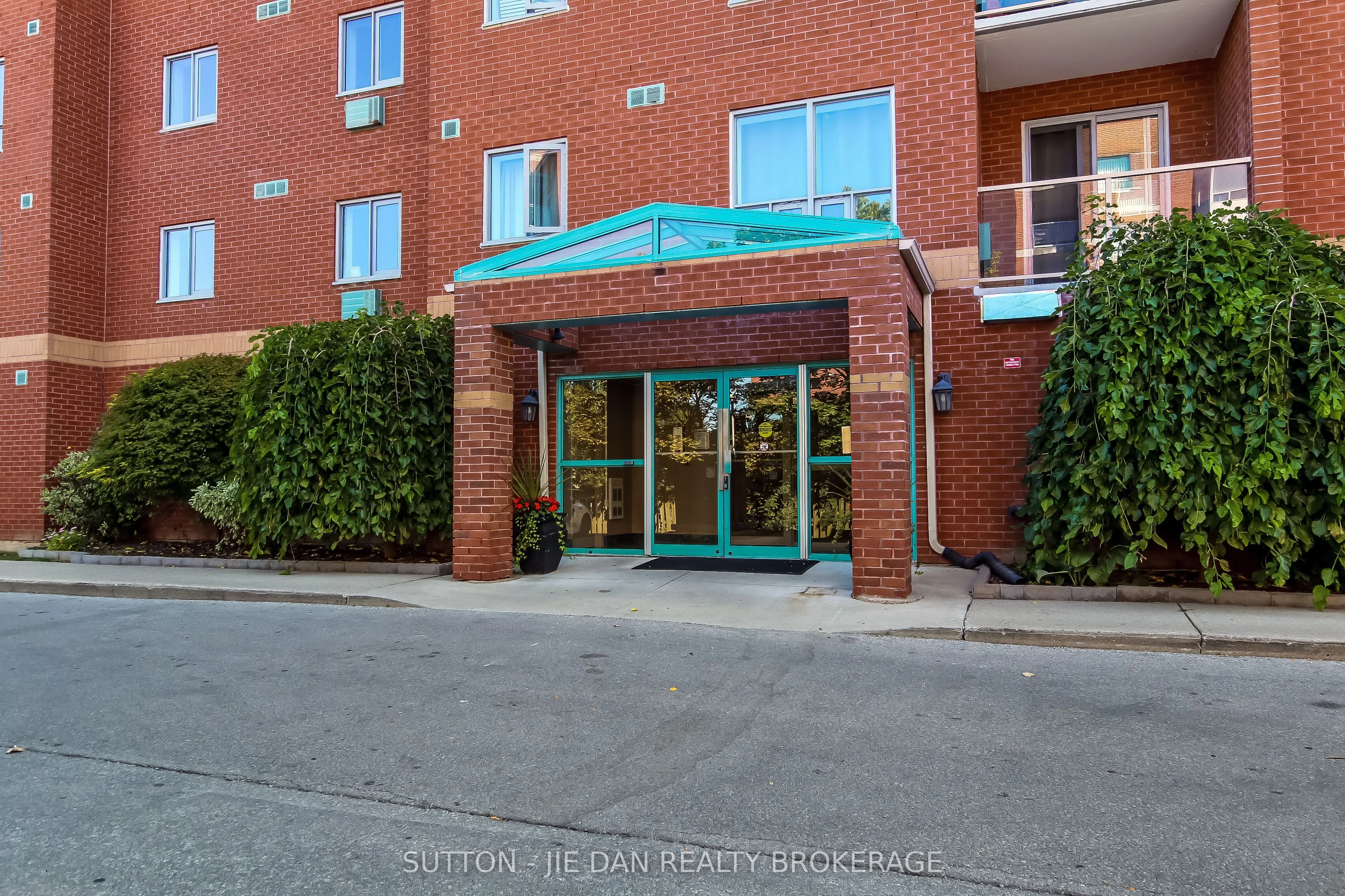 77 BASE LINE Road W, #203