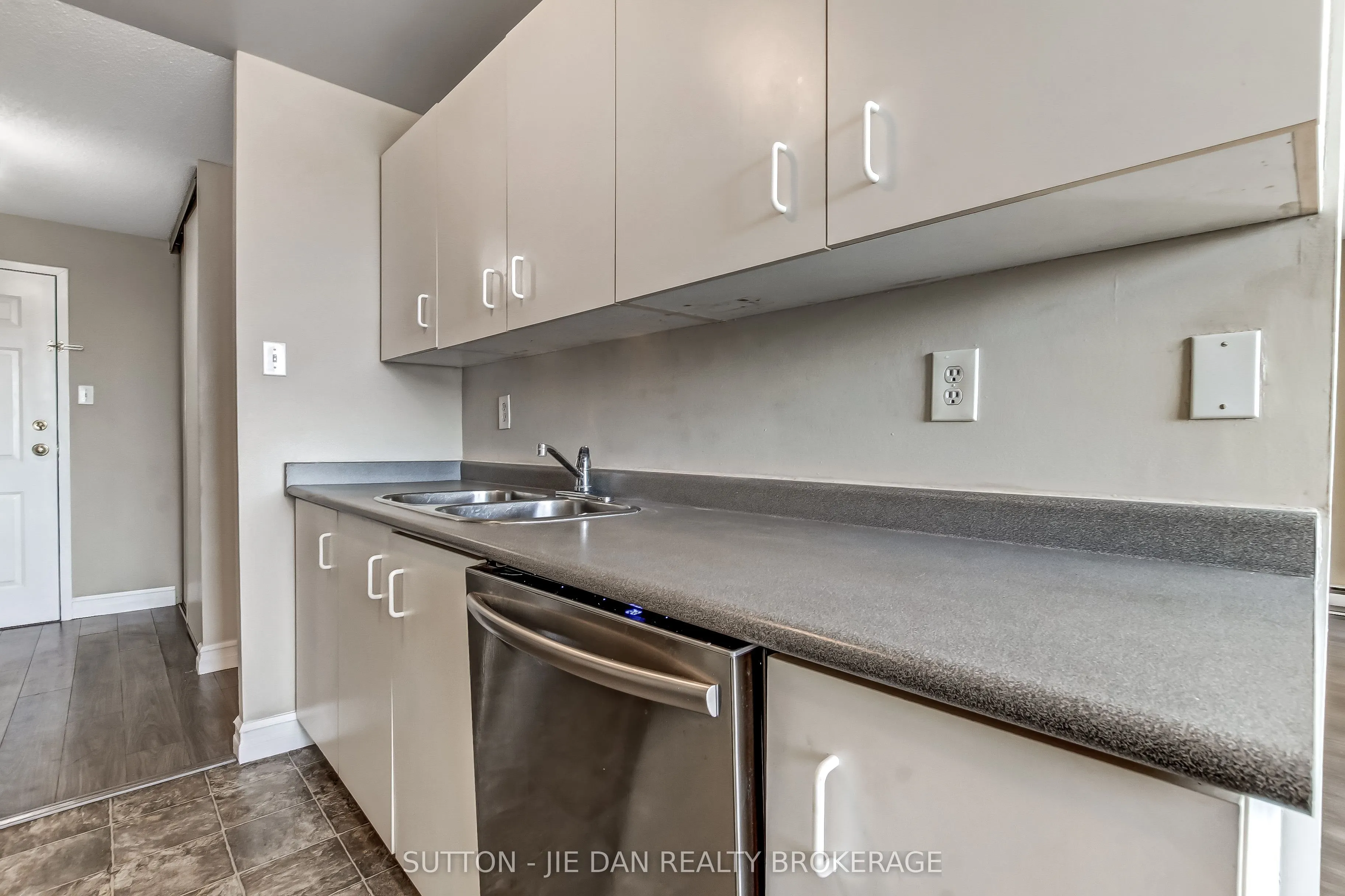77 BASE LINE Road W, #203