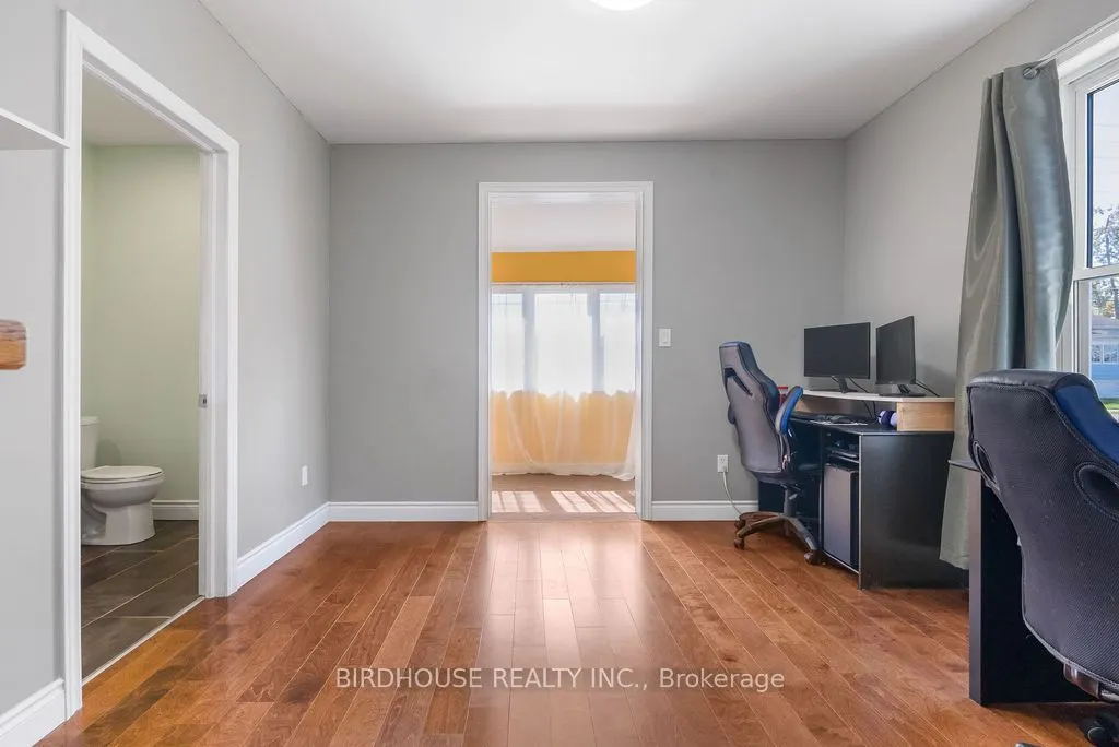 40 Durham Street W