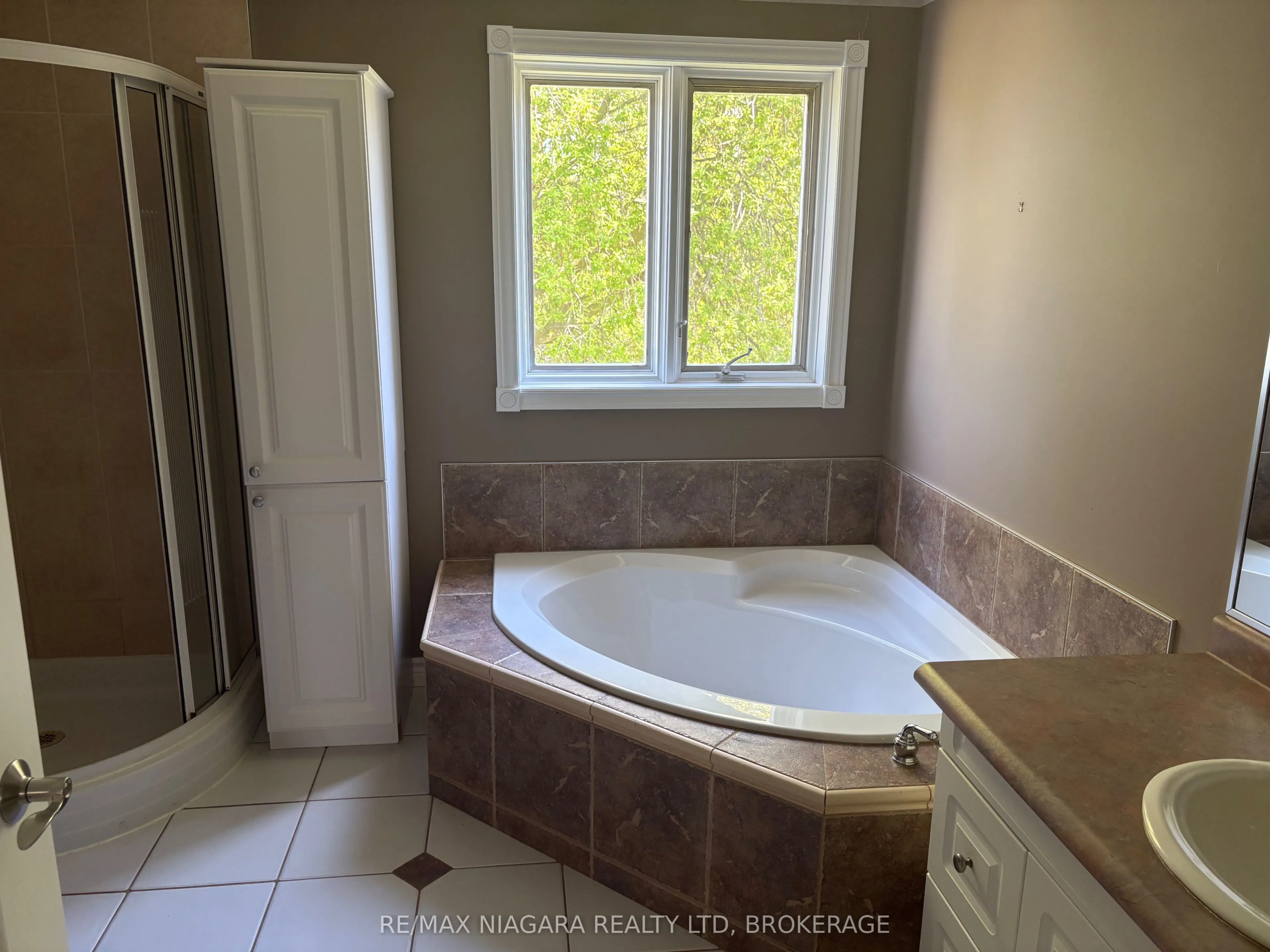 3949 Greenlane Road