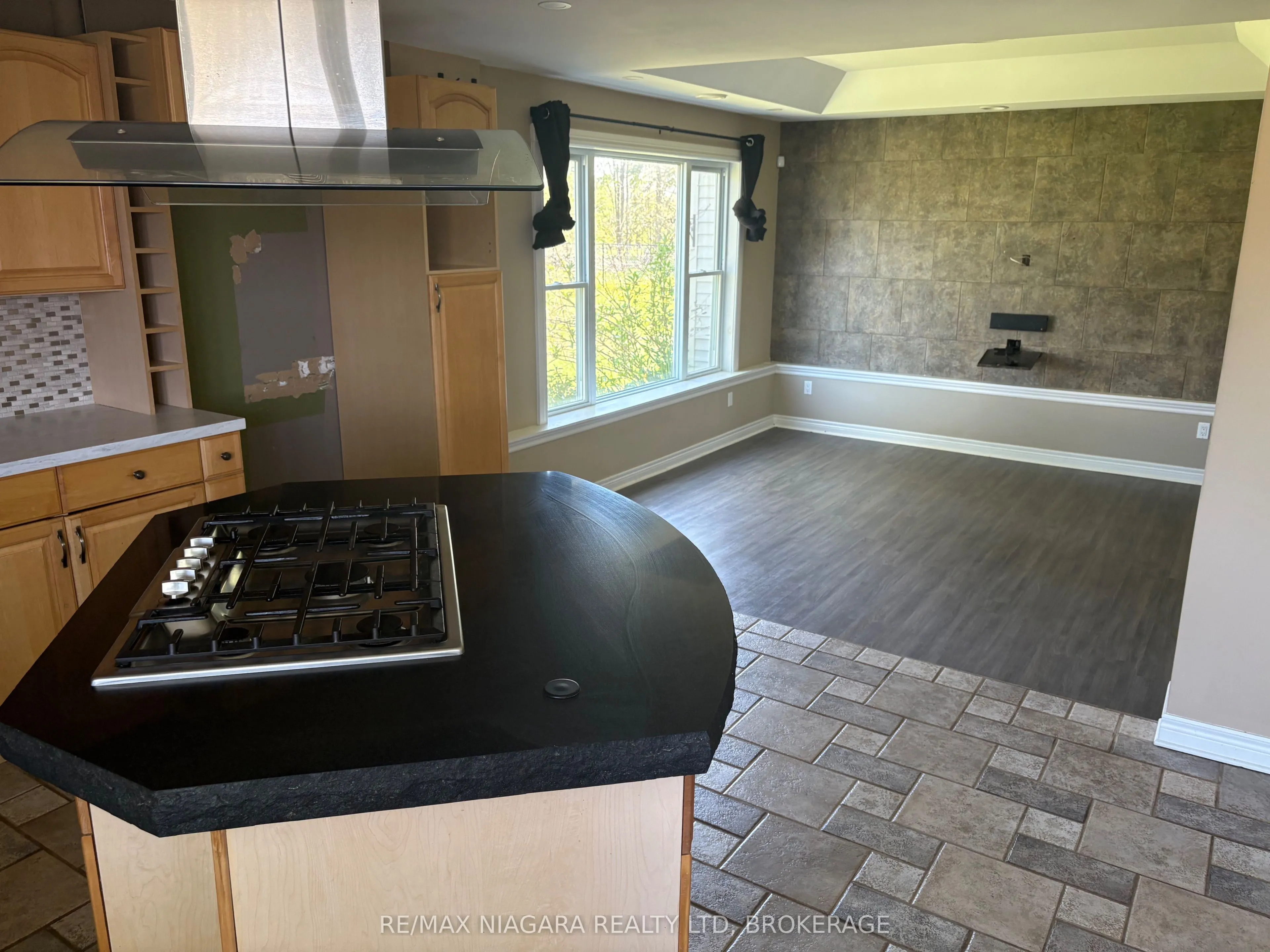 3949 Greenlane Road