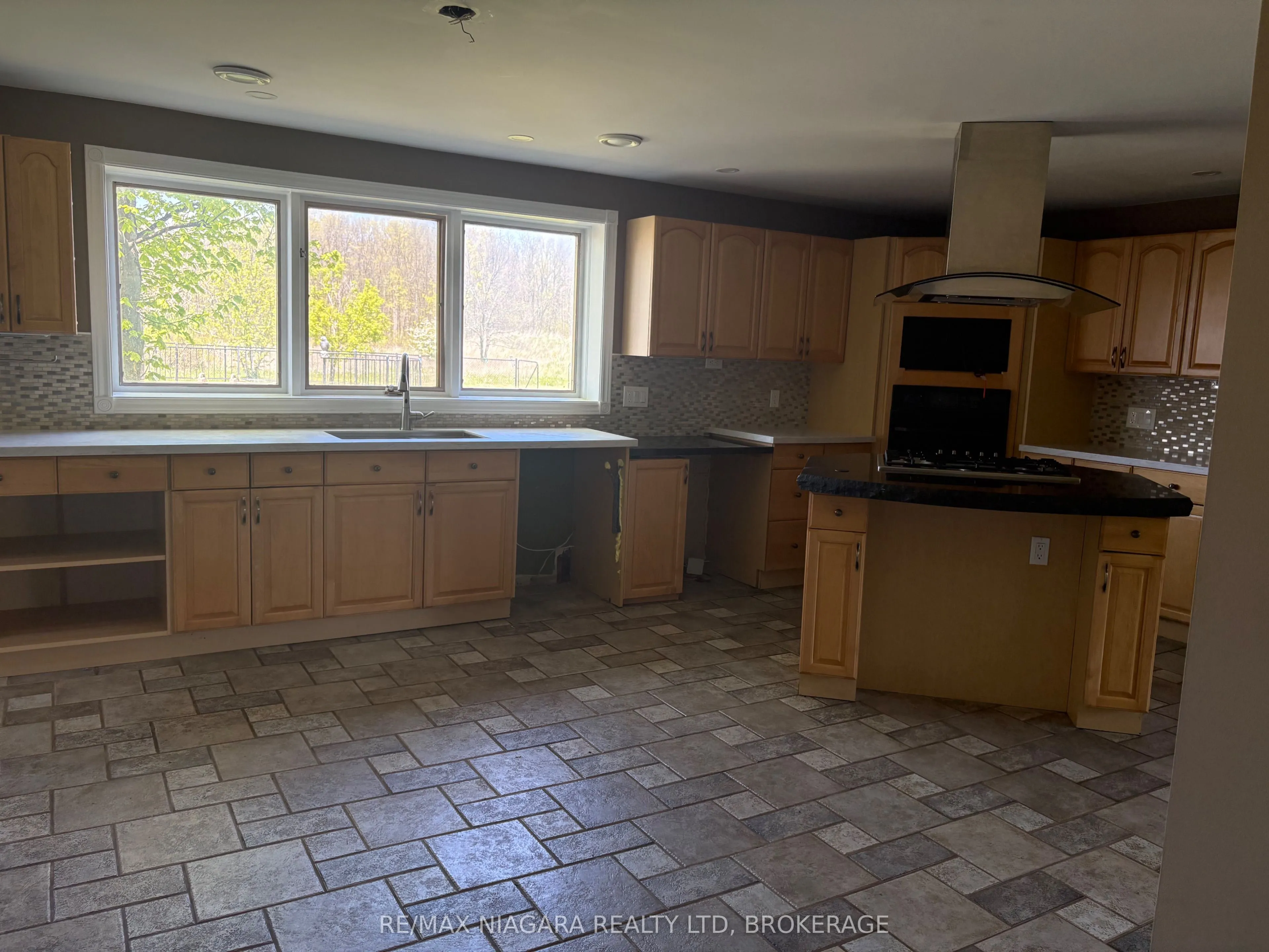 3949 Greenlane Road