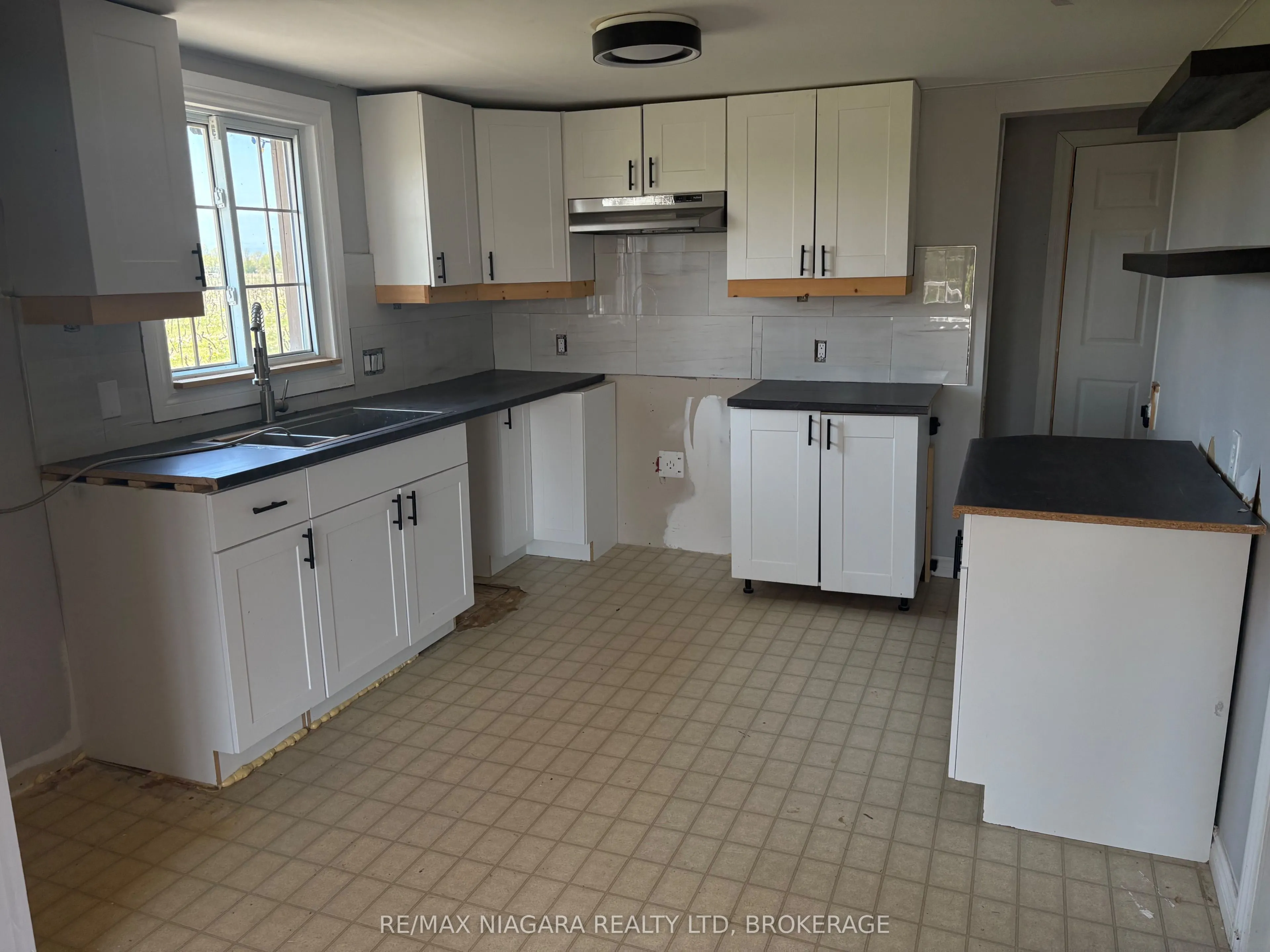 3949 Greenlane Road