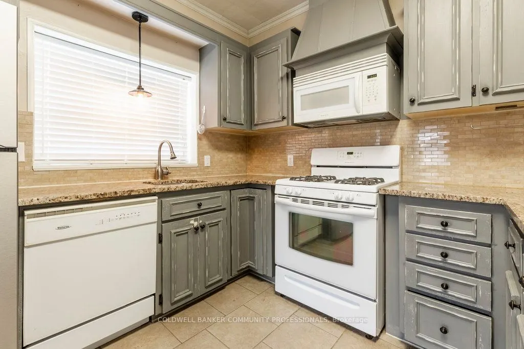 147 Kensington Avenue N