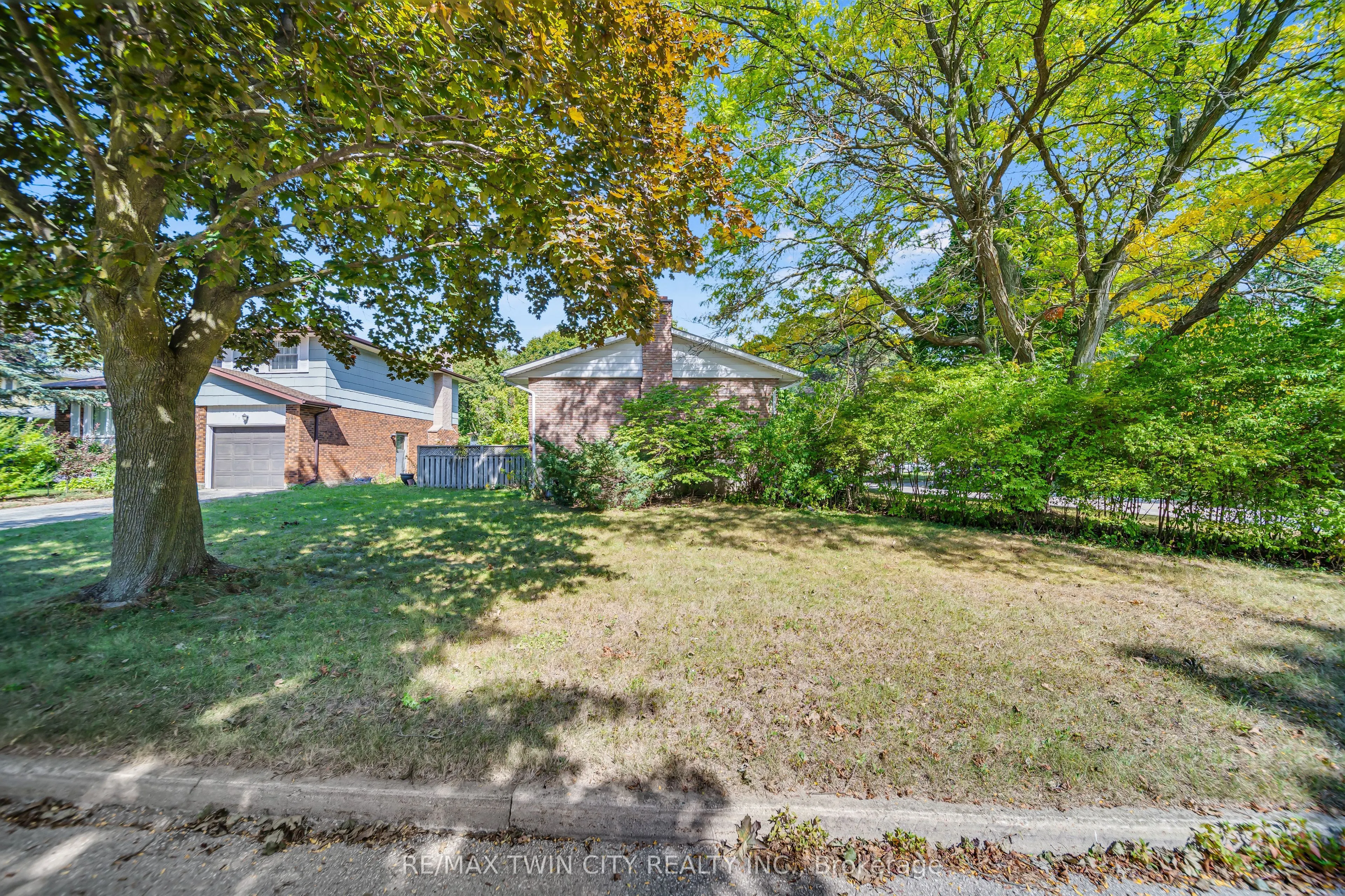 395 Mossom Place