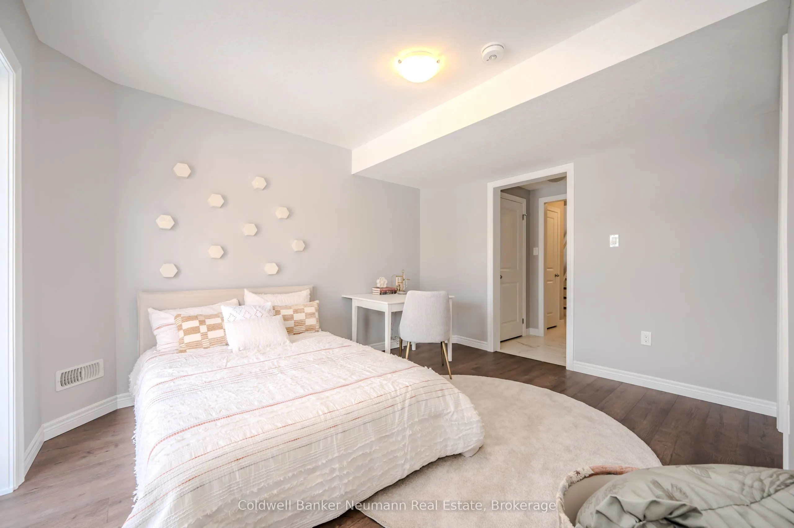 5 Sora Lane E, #5