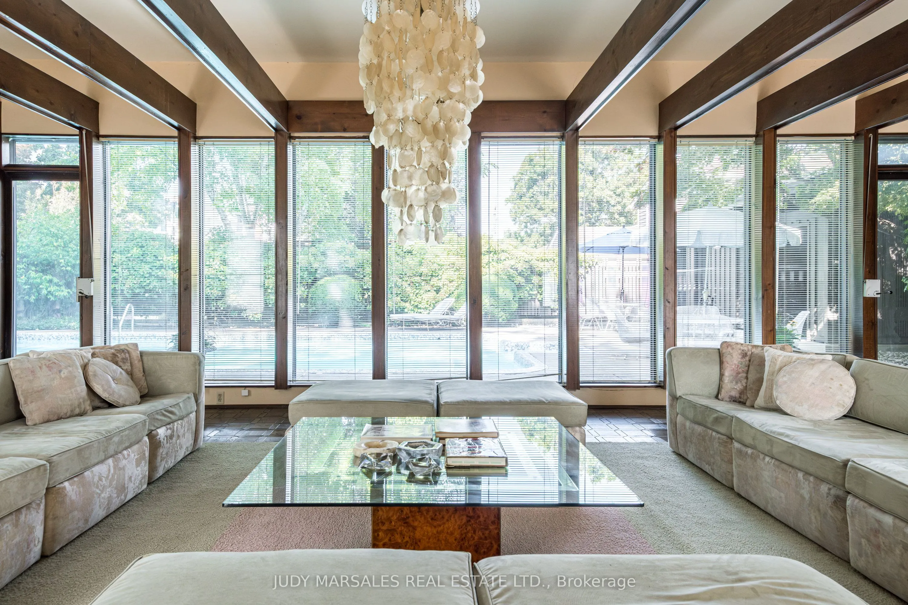 6 Freeland Court