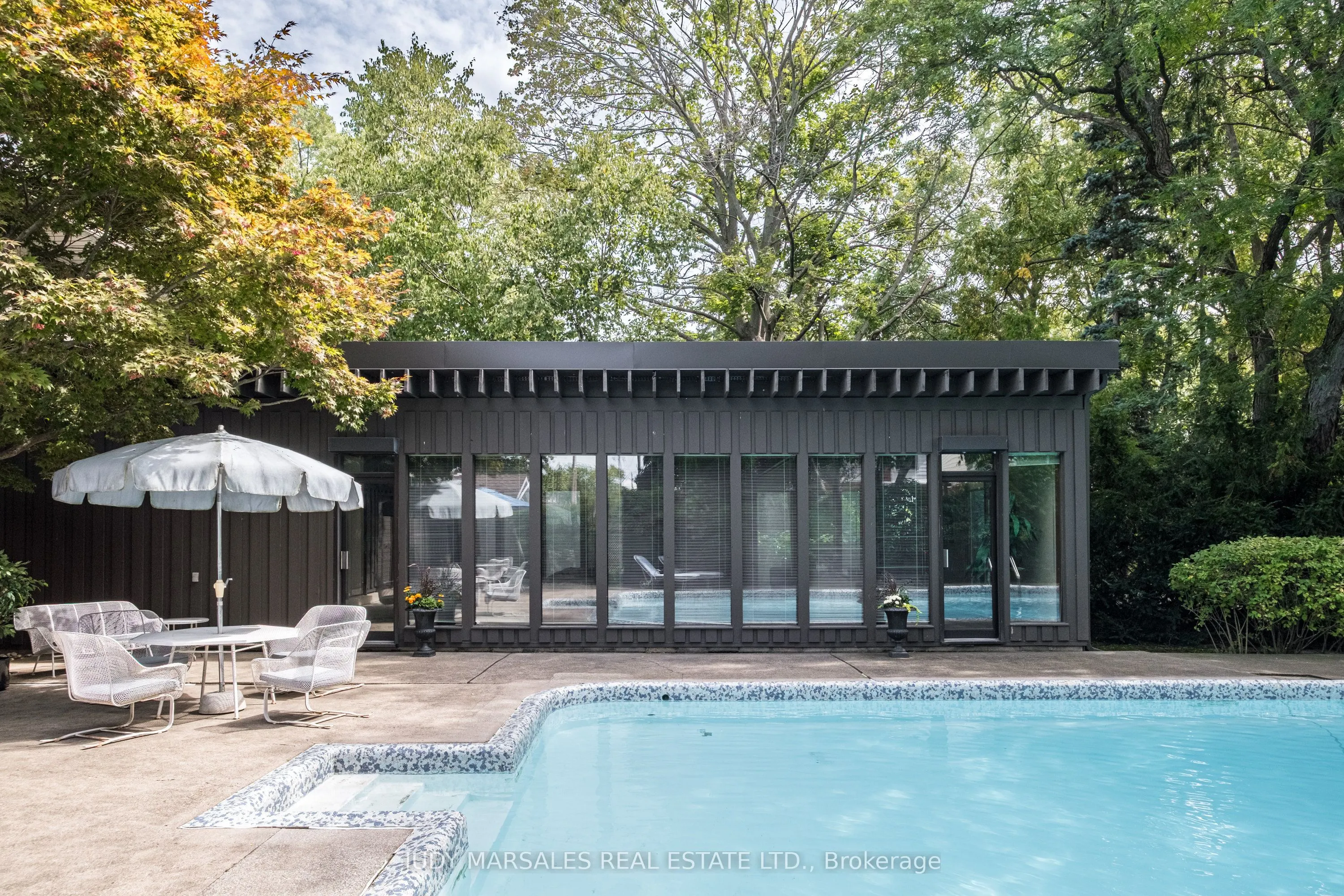 6 Freeland Court