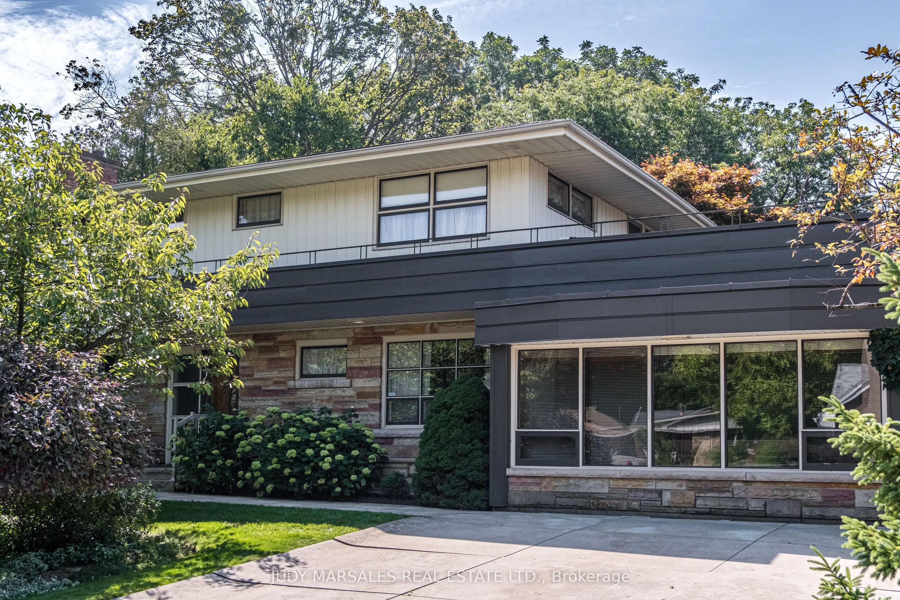 6 Freeland Court