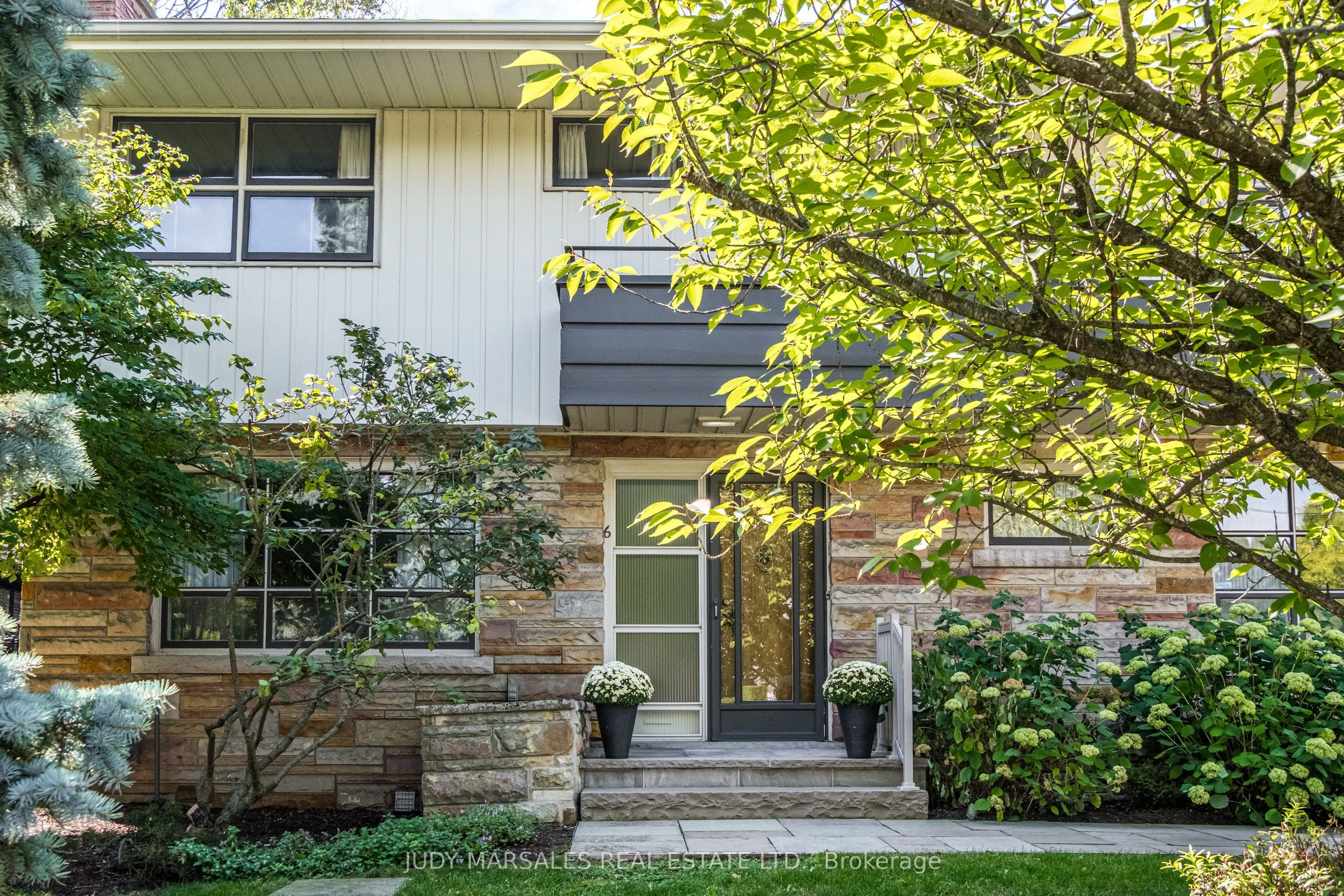 6 Freeland Court