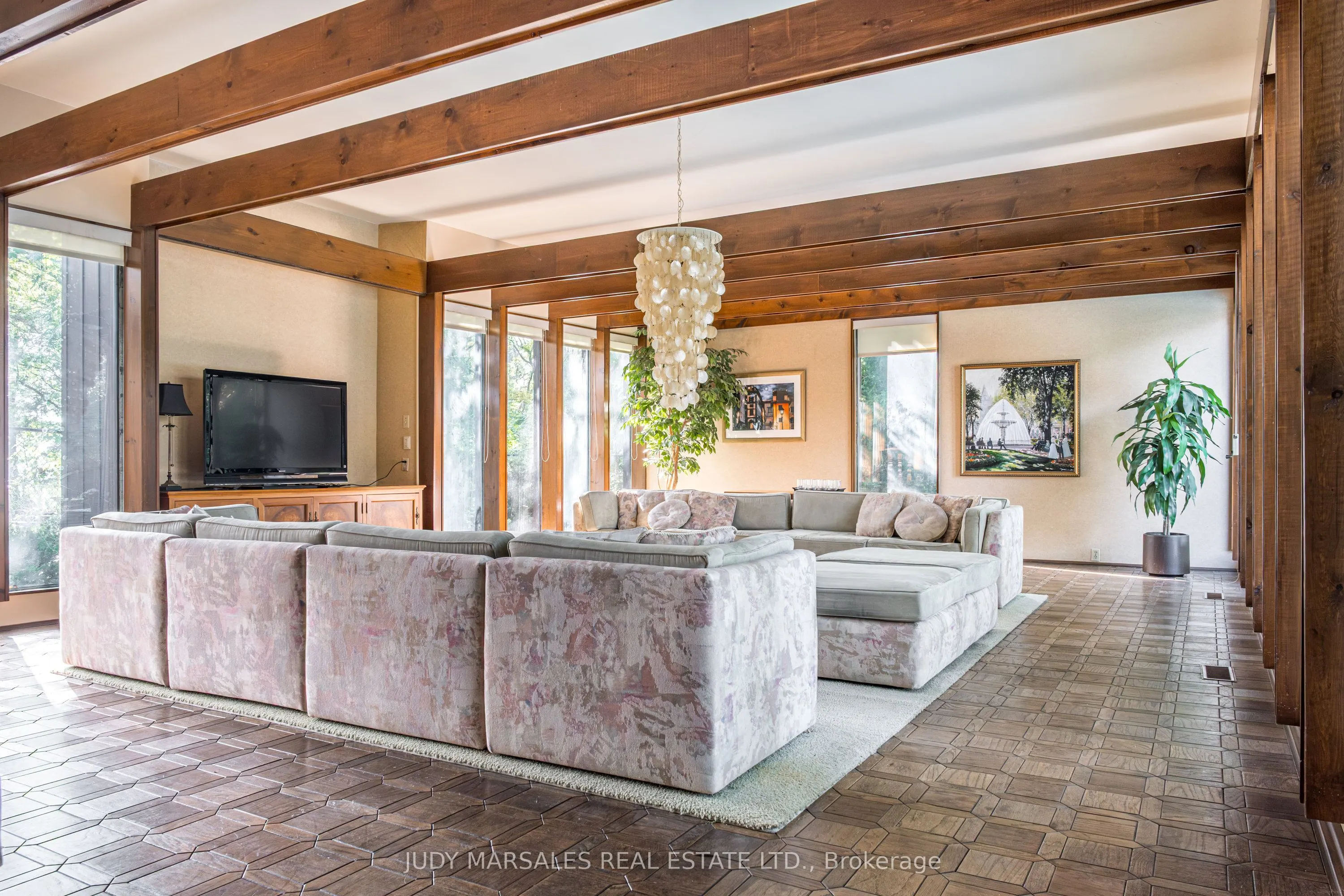 6 Freeland Court