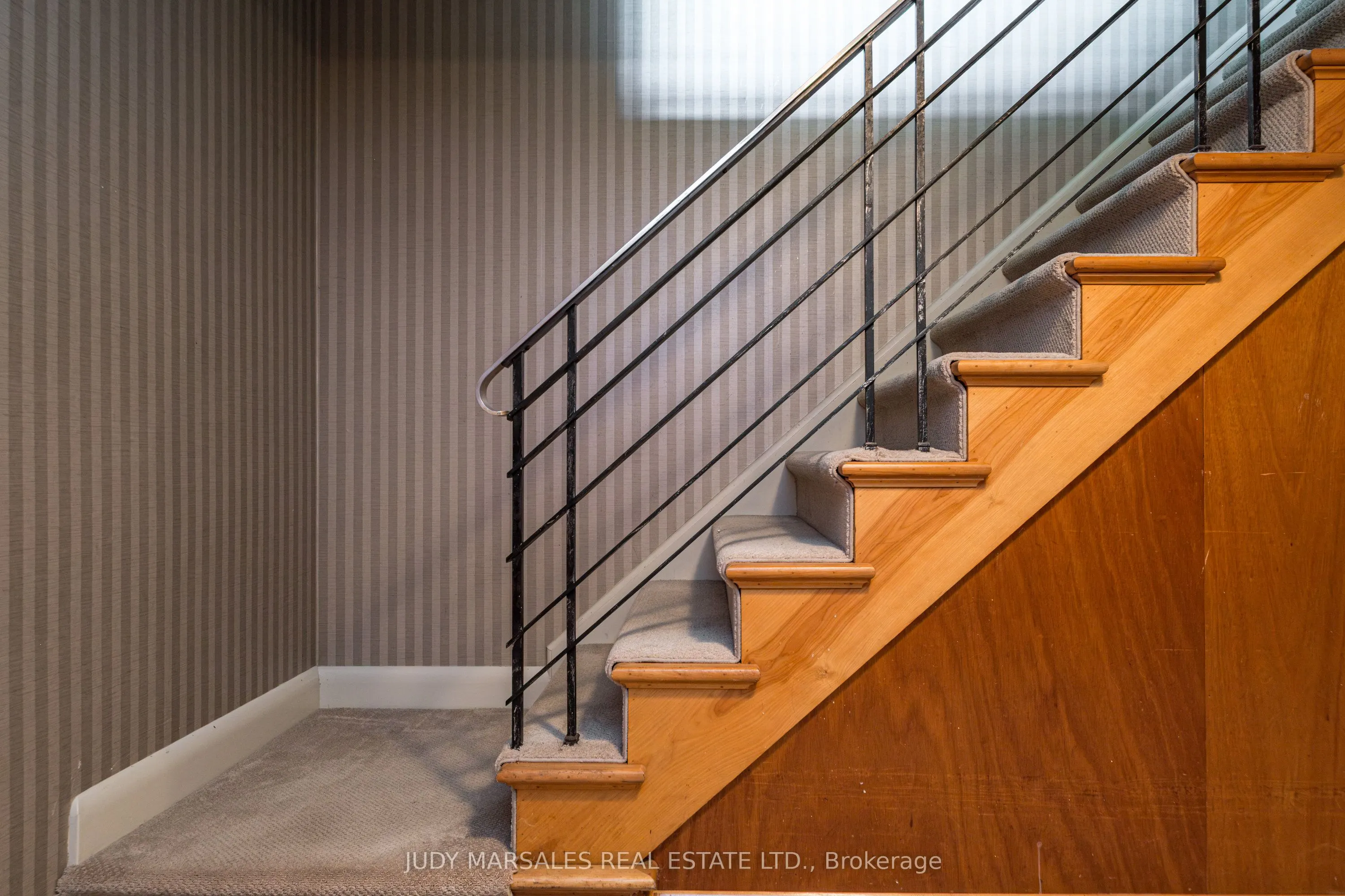 6 Freeland Court