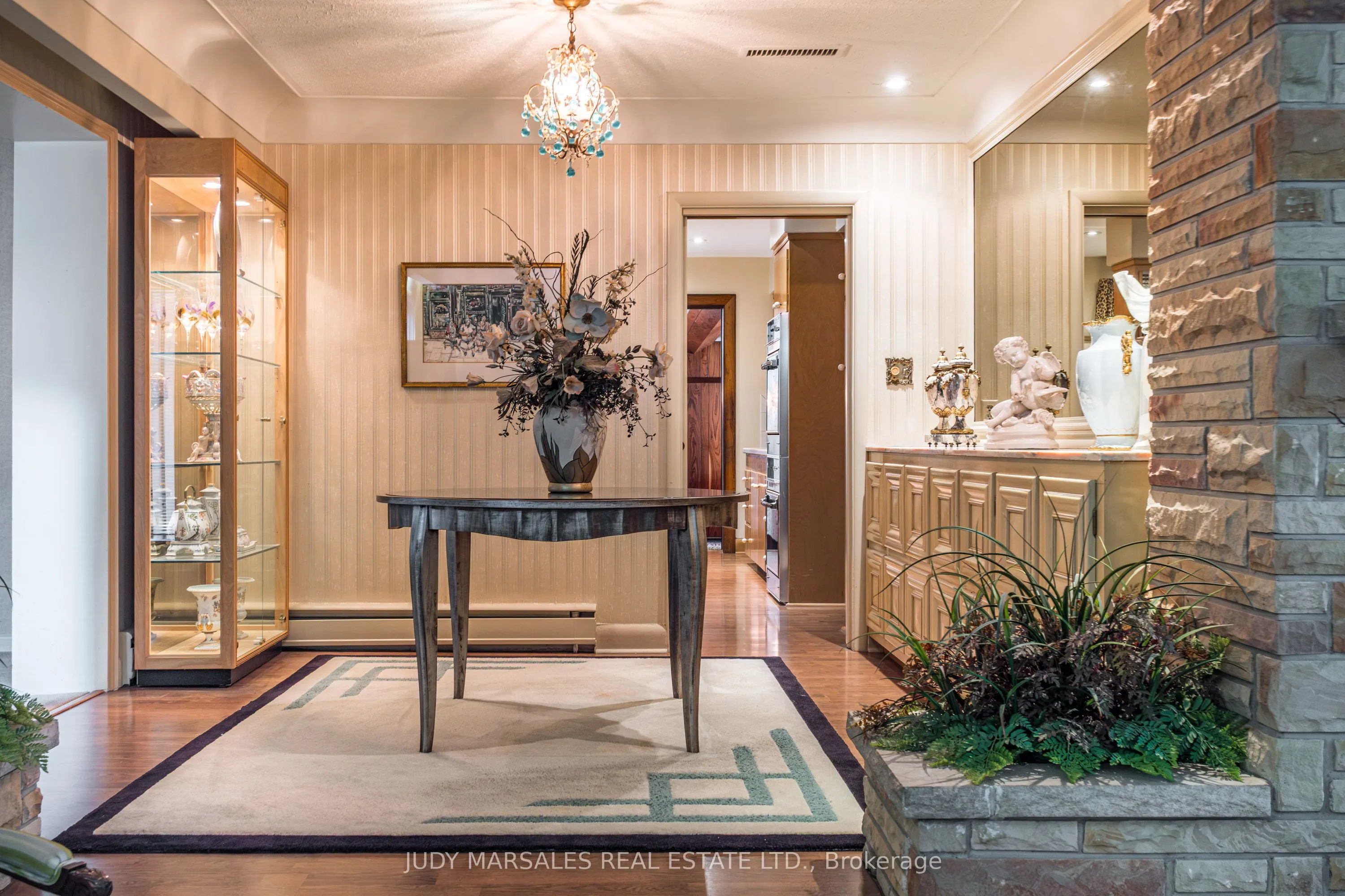 6 Freeland Court