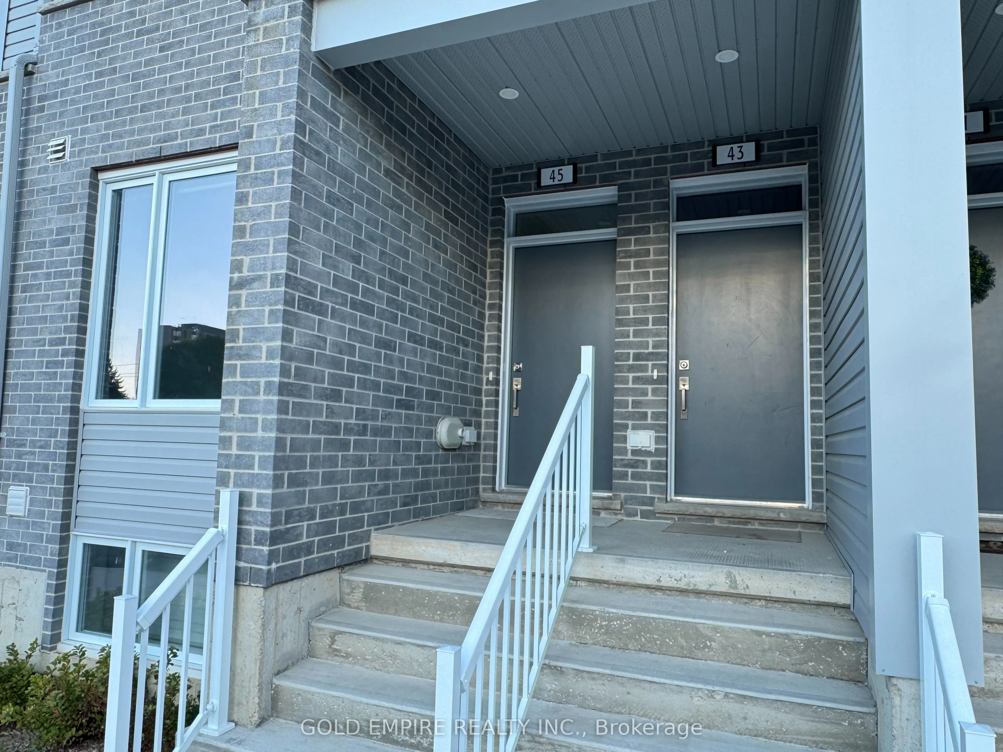 990 DEVERON Crescent, #45