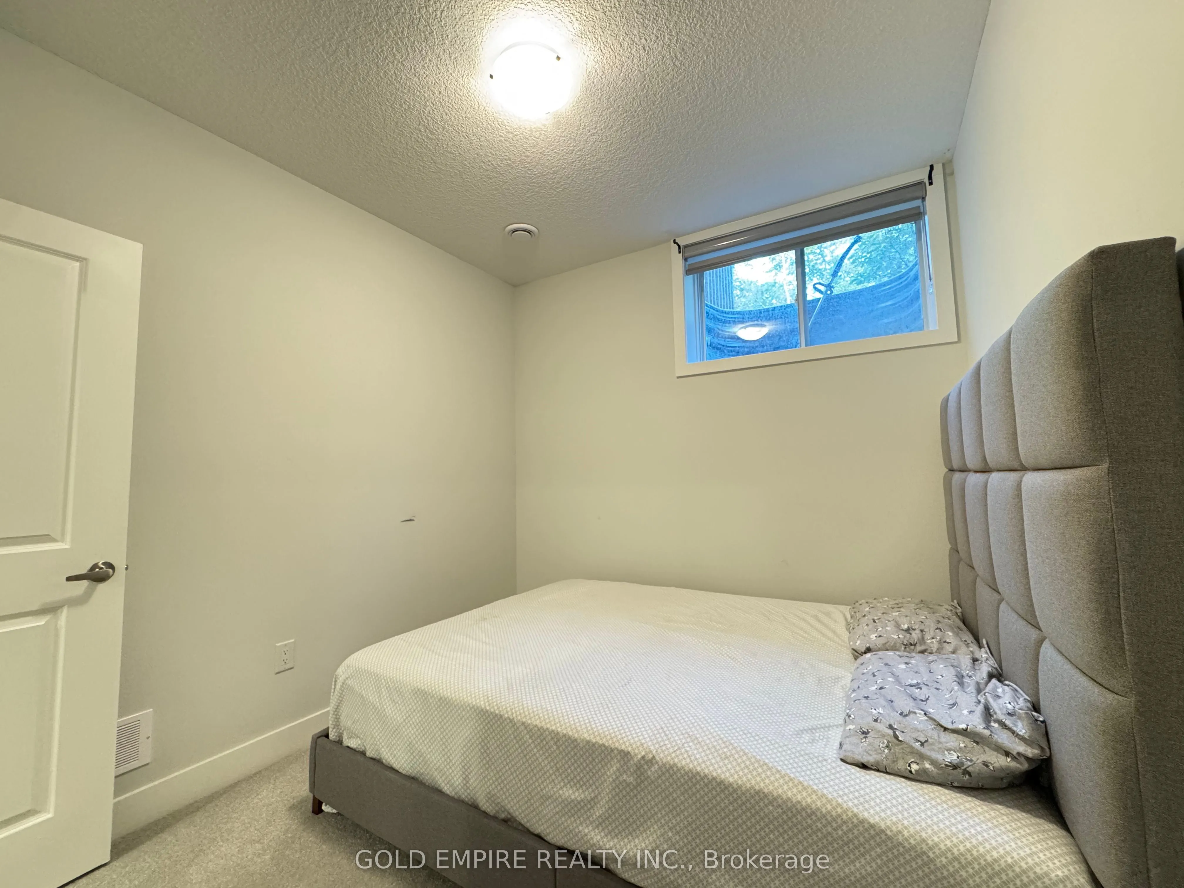 990 DEVERON Crescent, #45