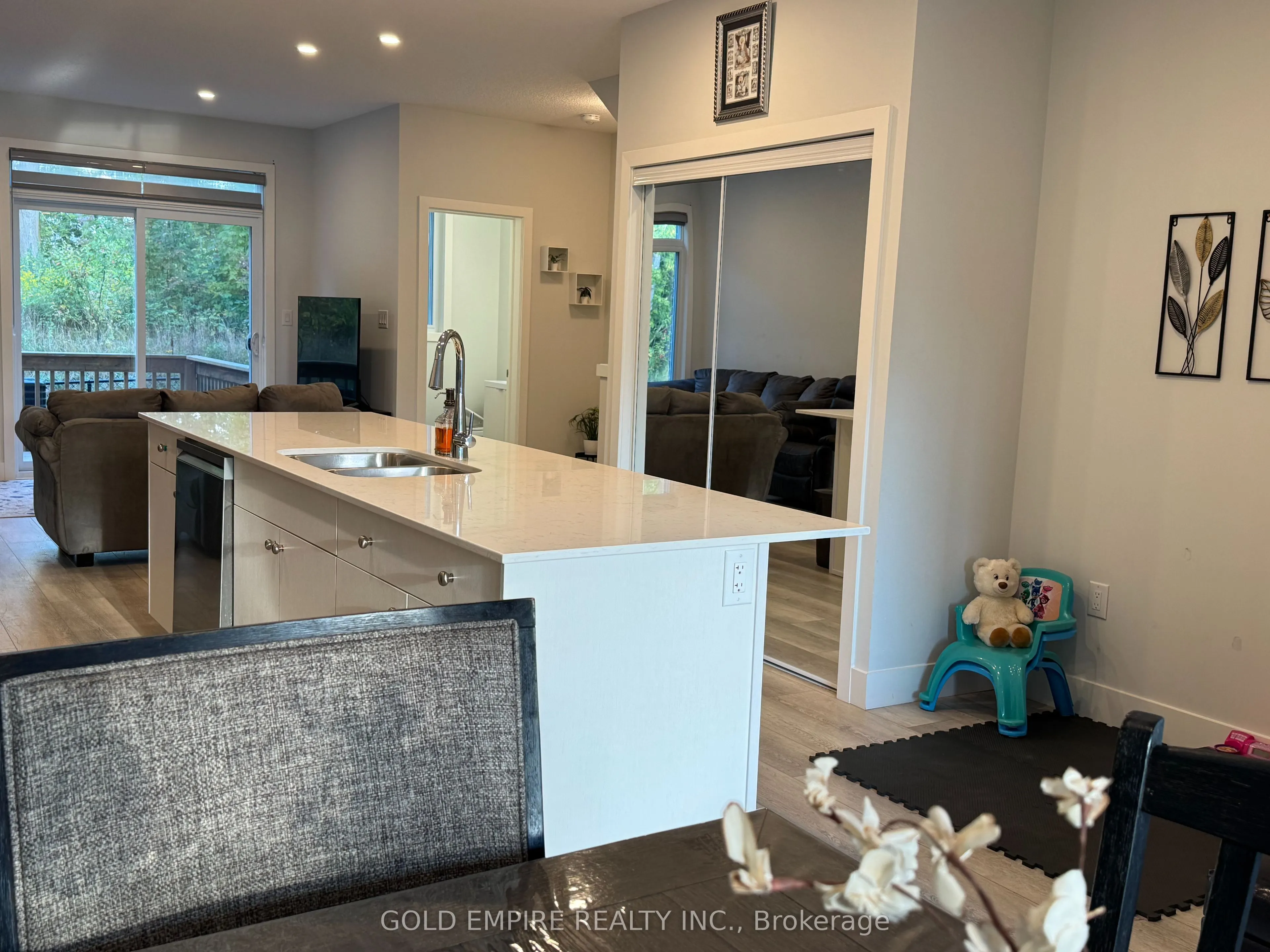 990 DEVERON Crescent, #45