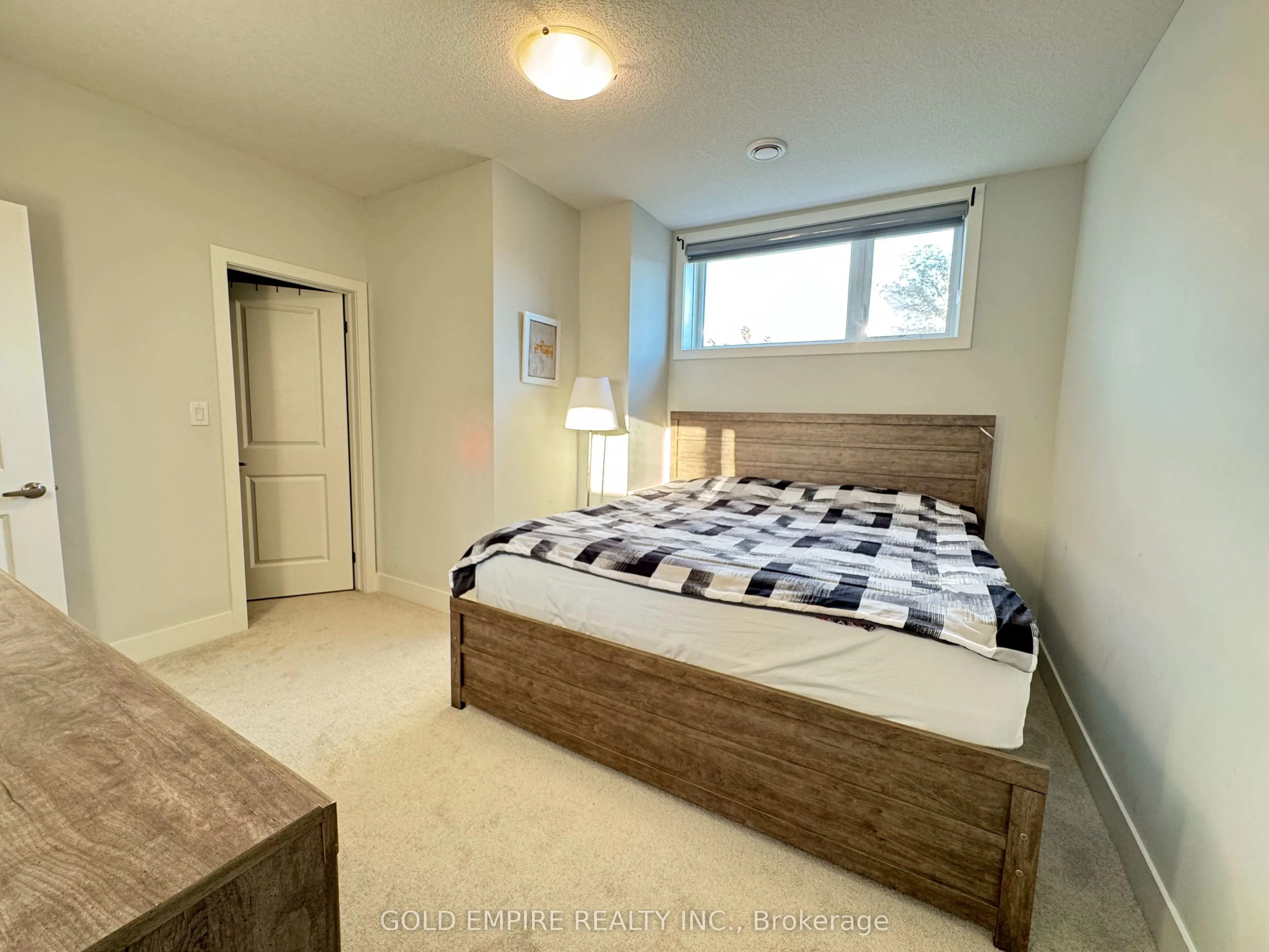 990 DEVERON Crescent, #45