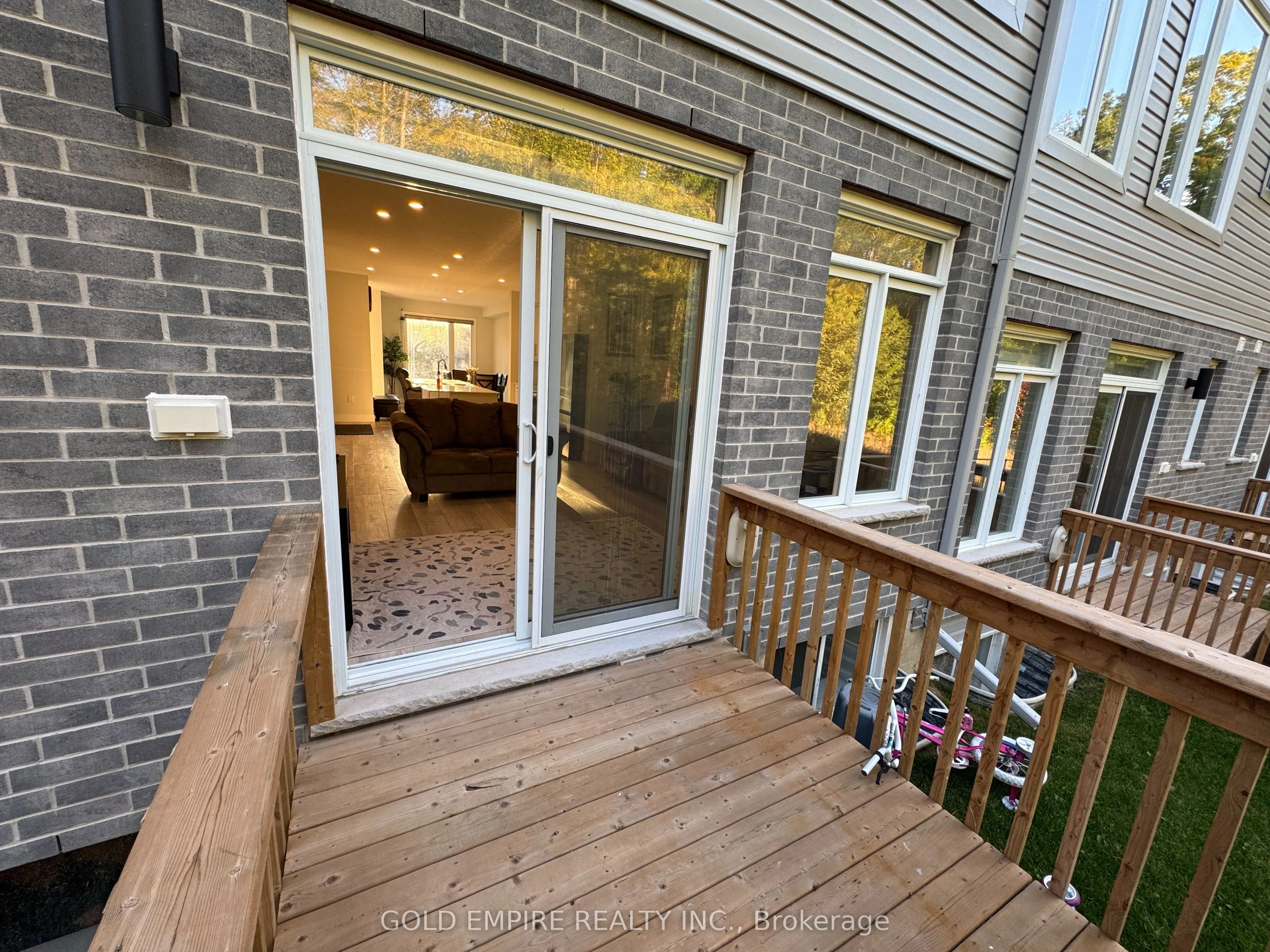 990 DEVERON Crescent, #45