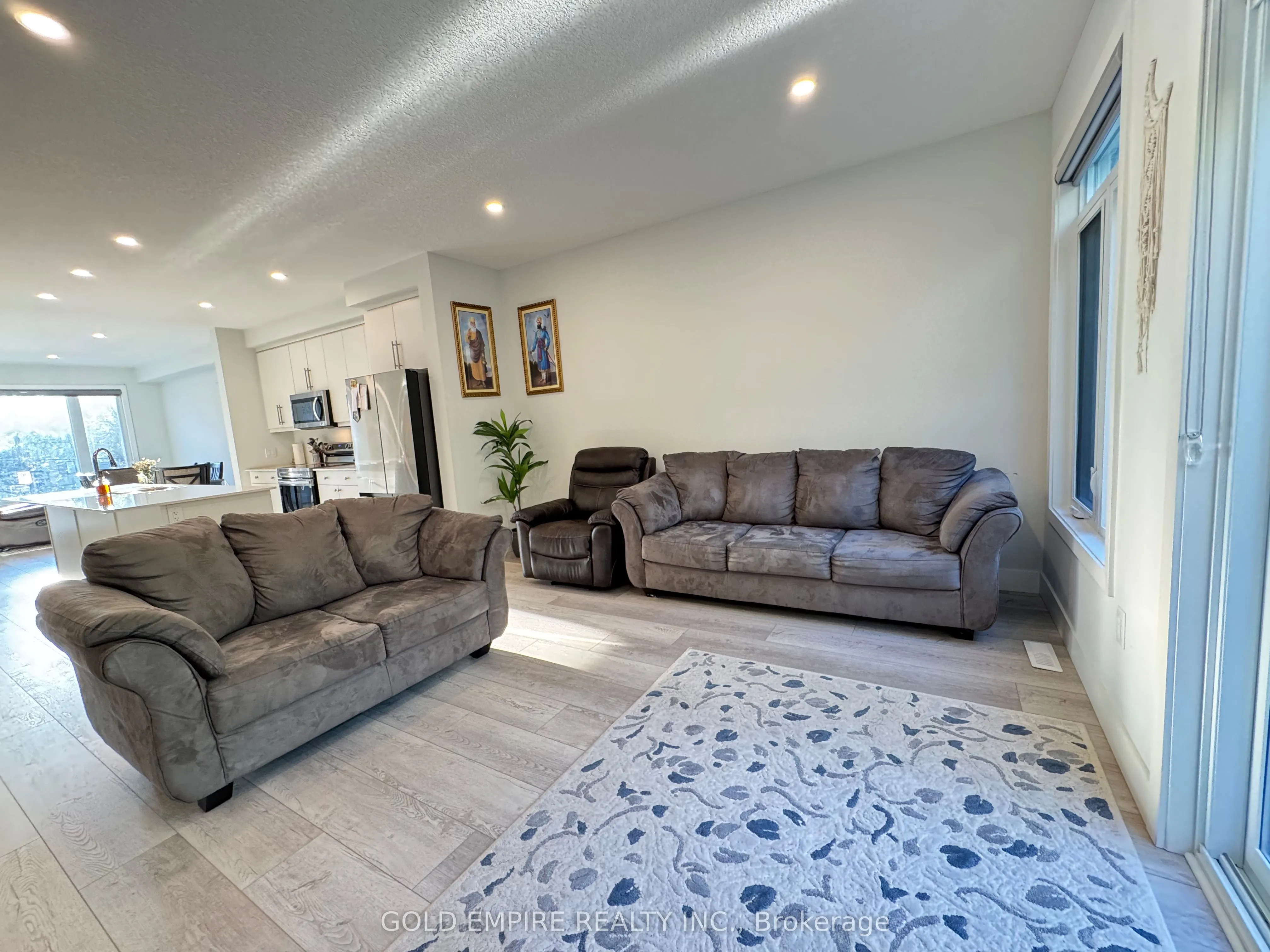 990 DEVERON Crescent, #45