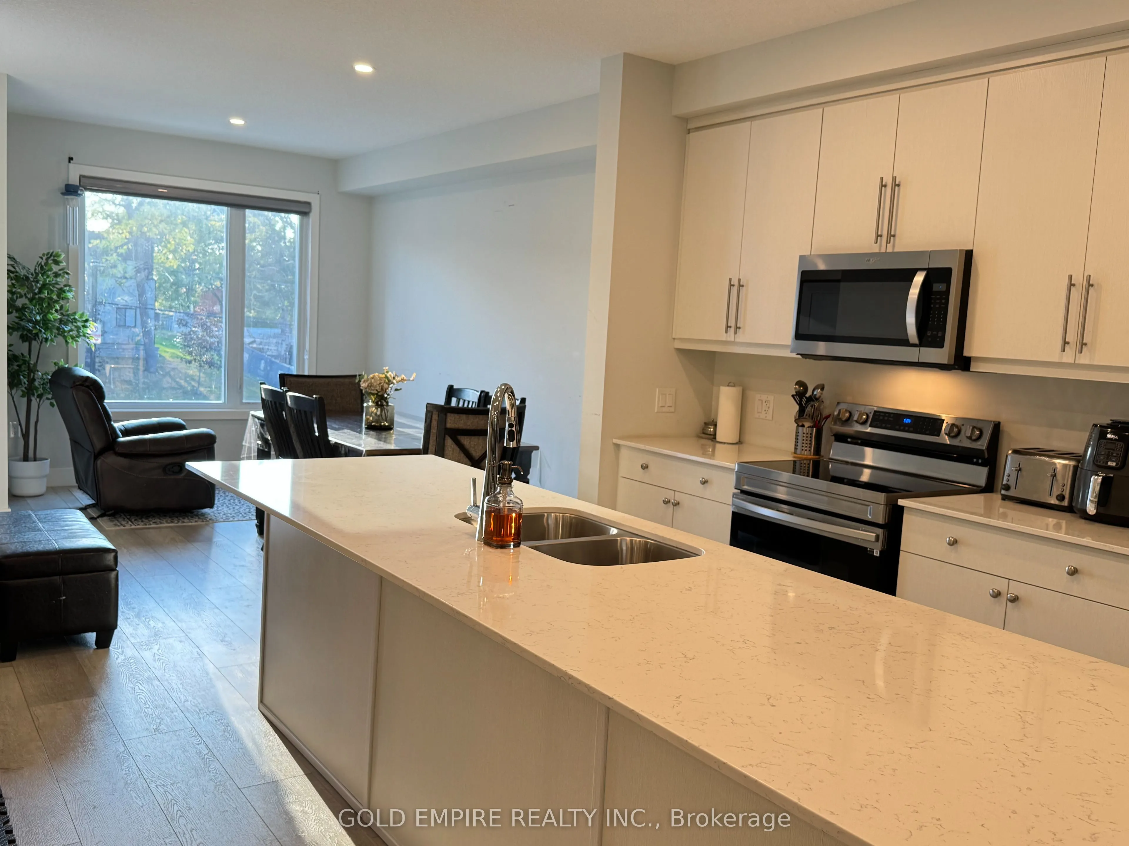 990 DEVERON Crescent, #45