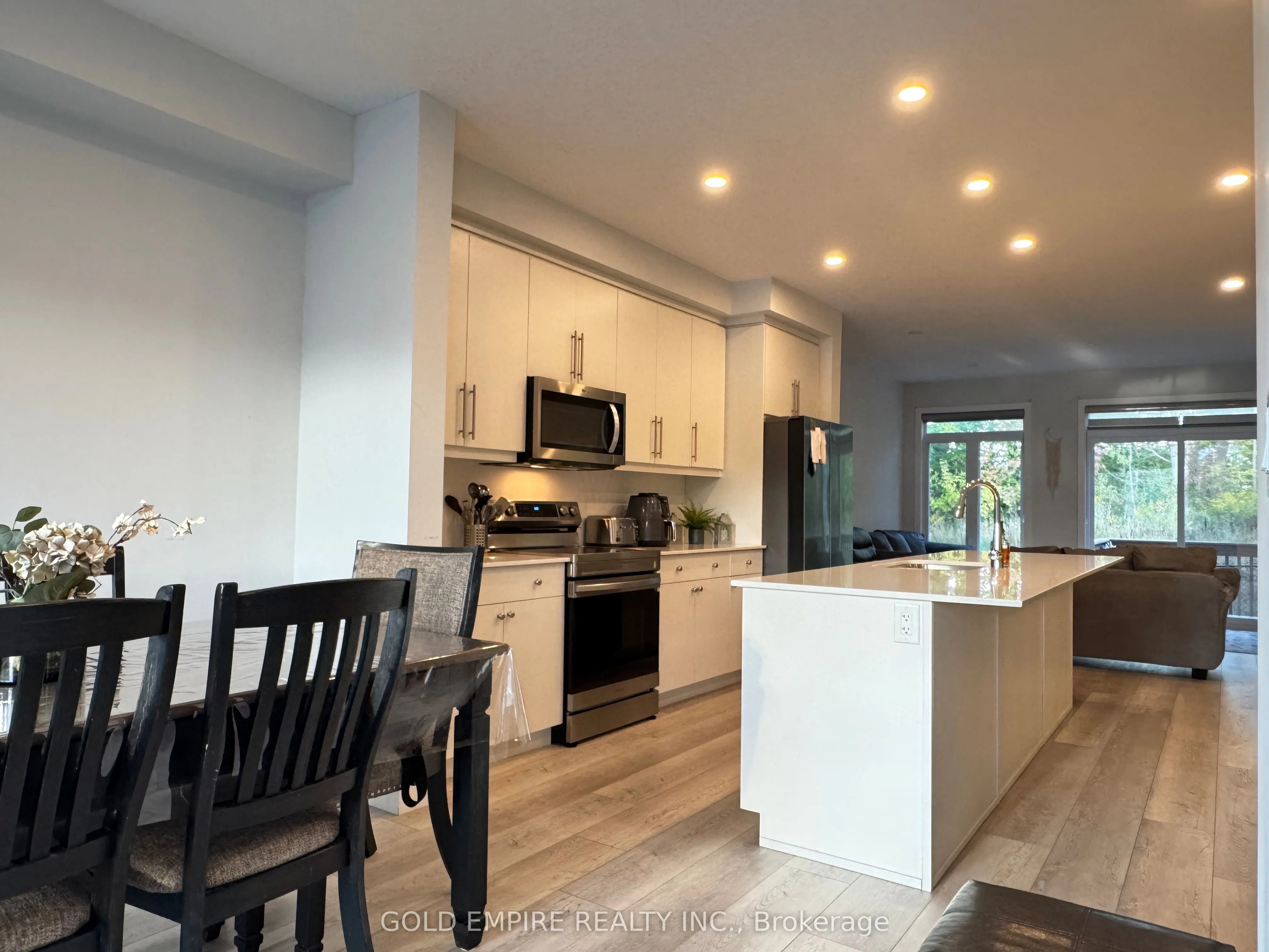 990 DEVERON Crescent, #45