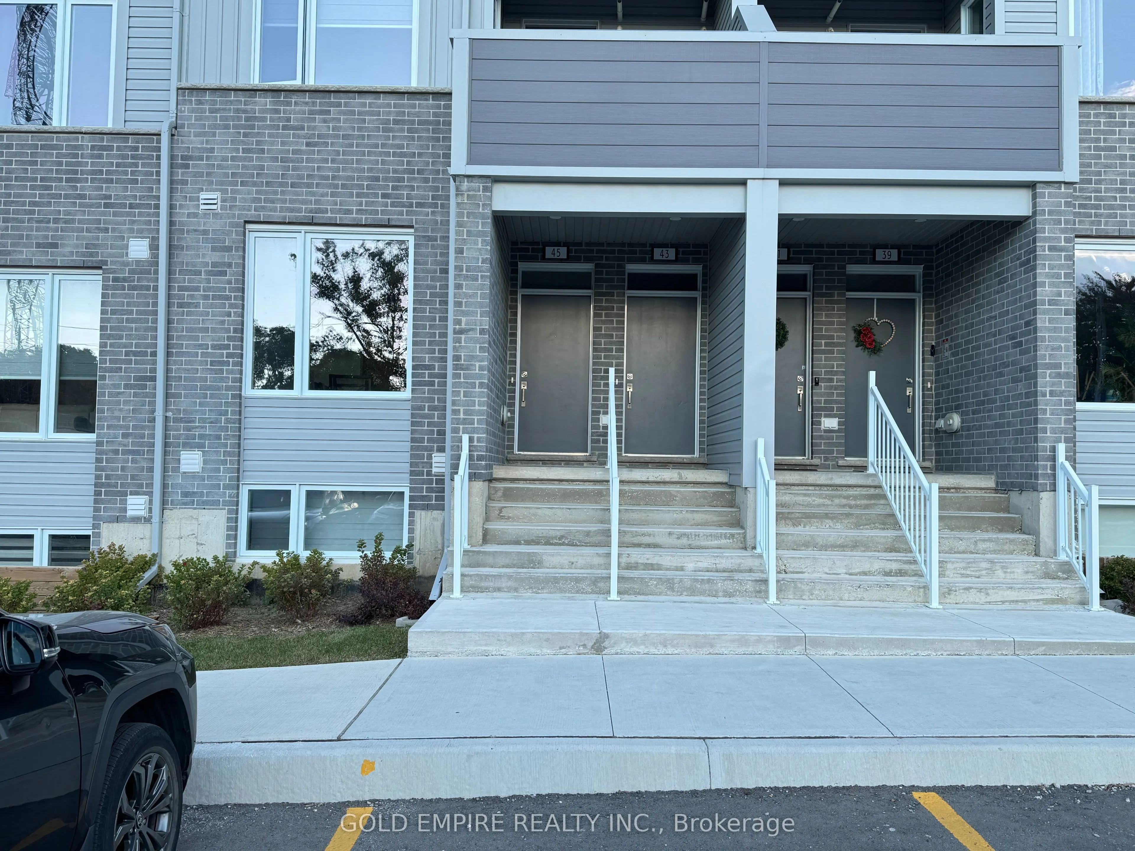 990 DEVERON Crescent, #45
