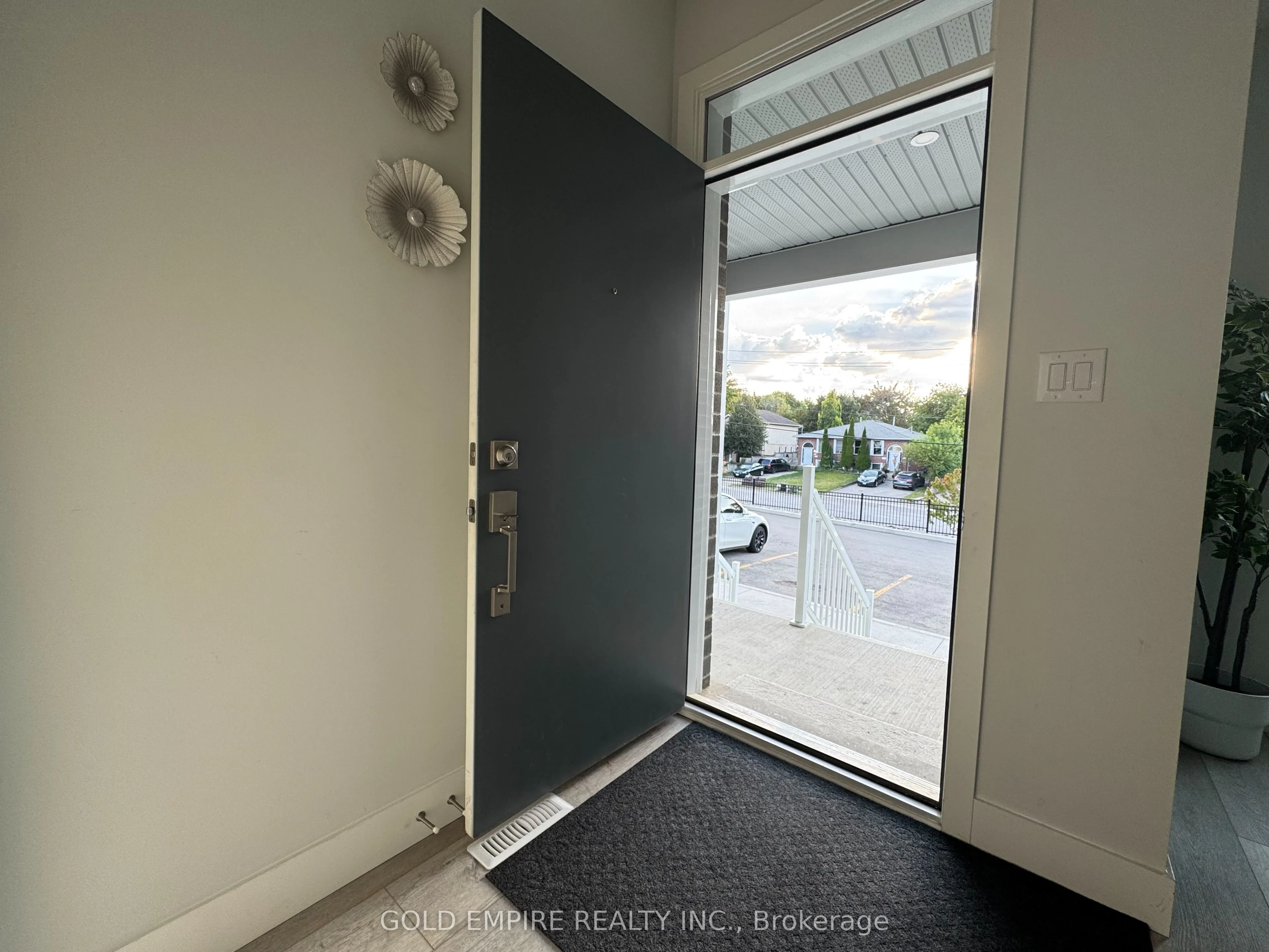 990 DEVERON Crescent, #45