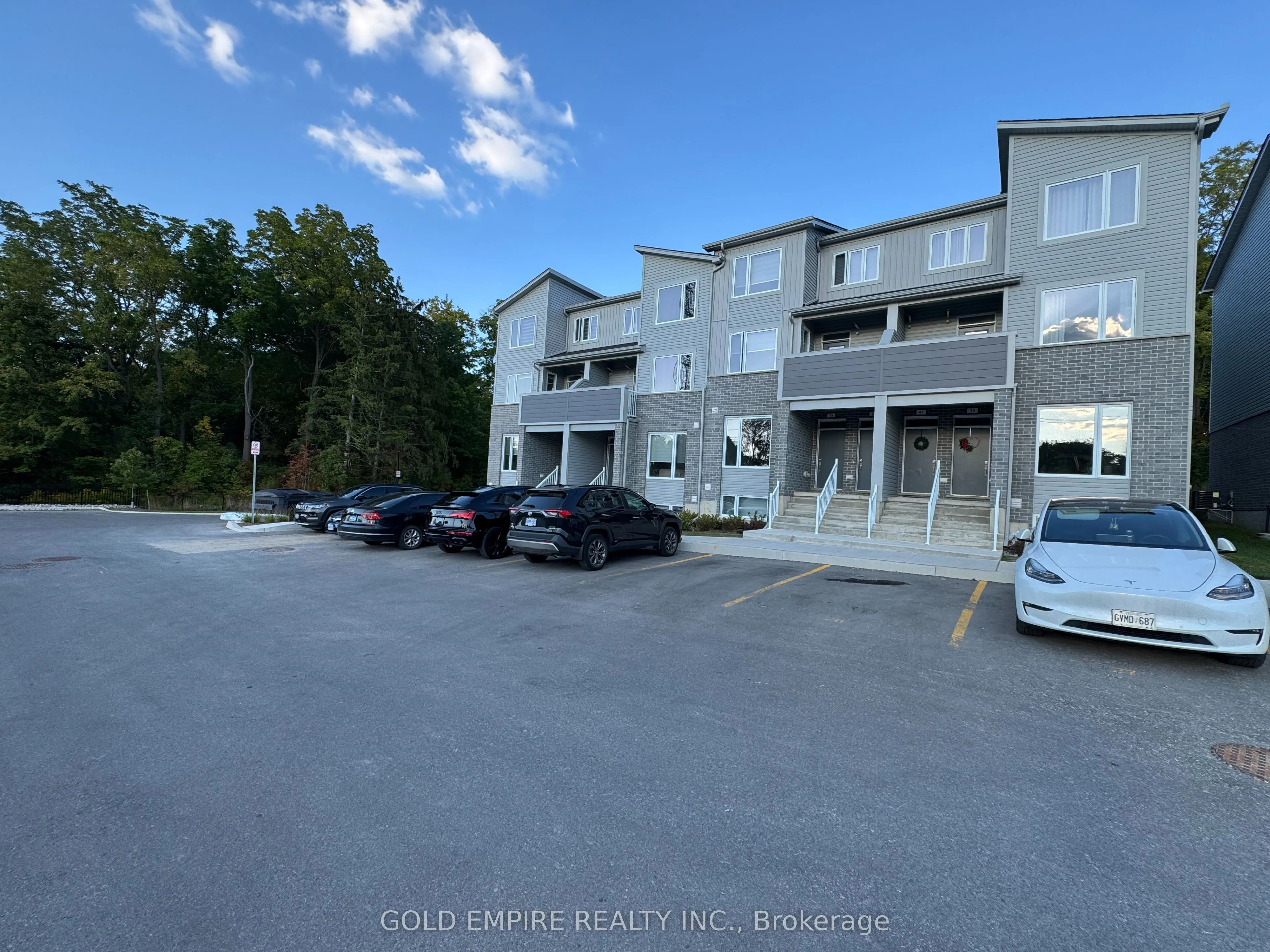 990 DEVERON Crescent, #45