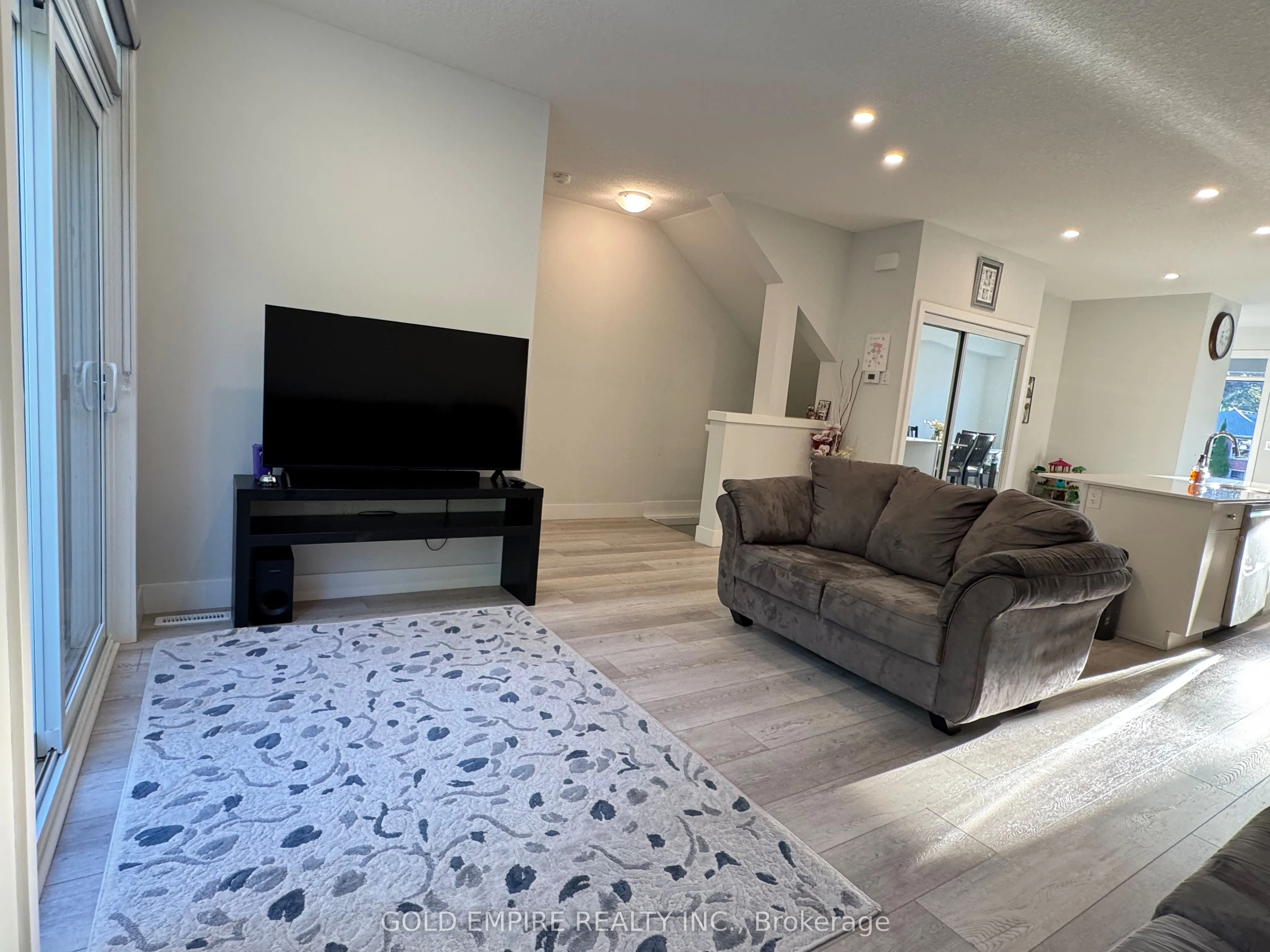 990 DEVERON Crescent, #45