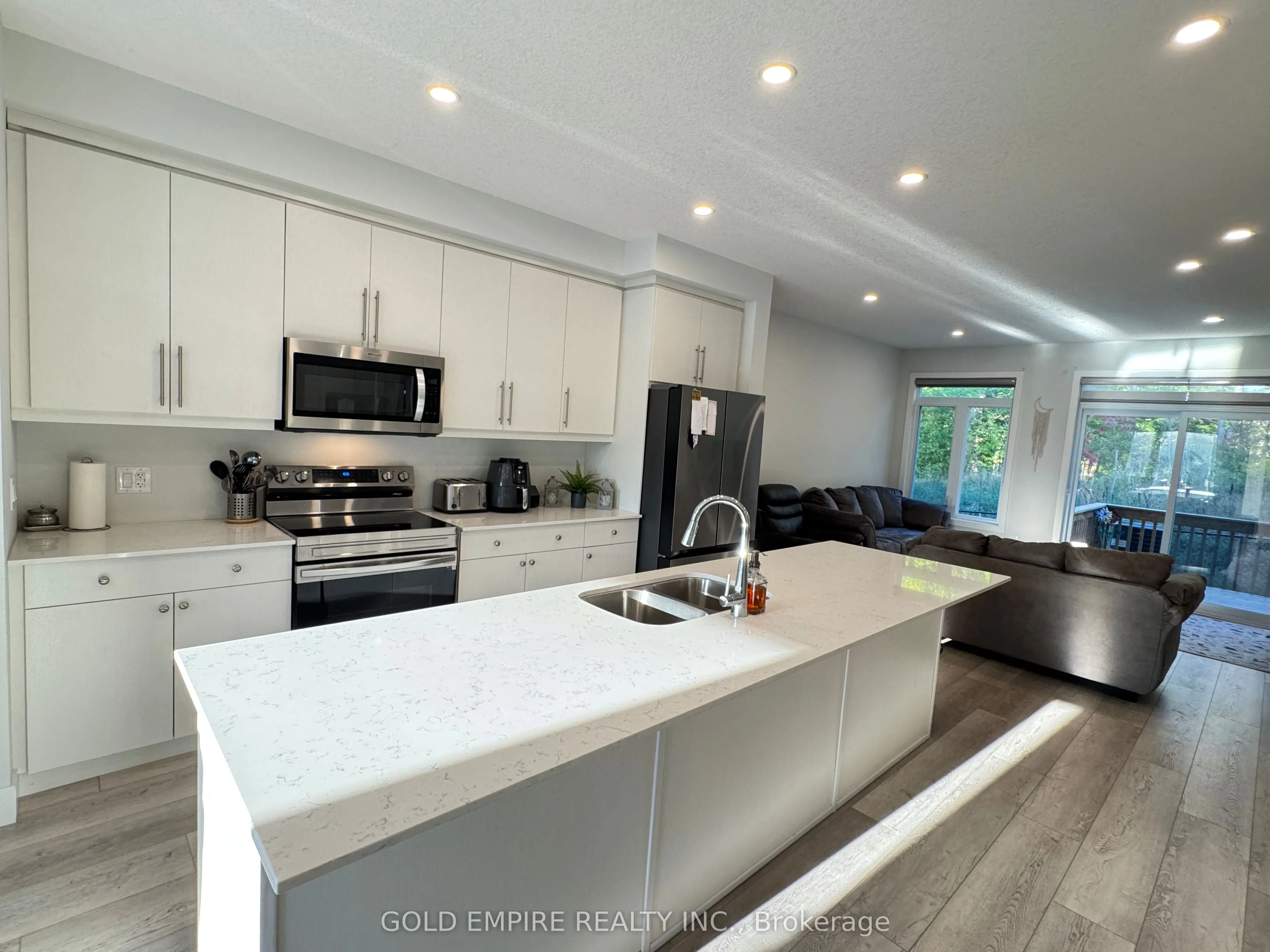 990 DEVERON Crescent, #45
