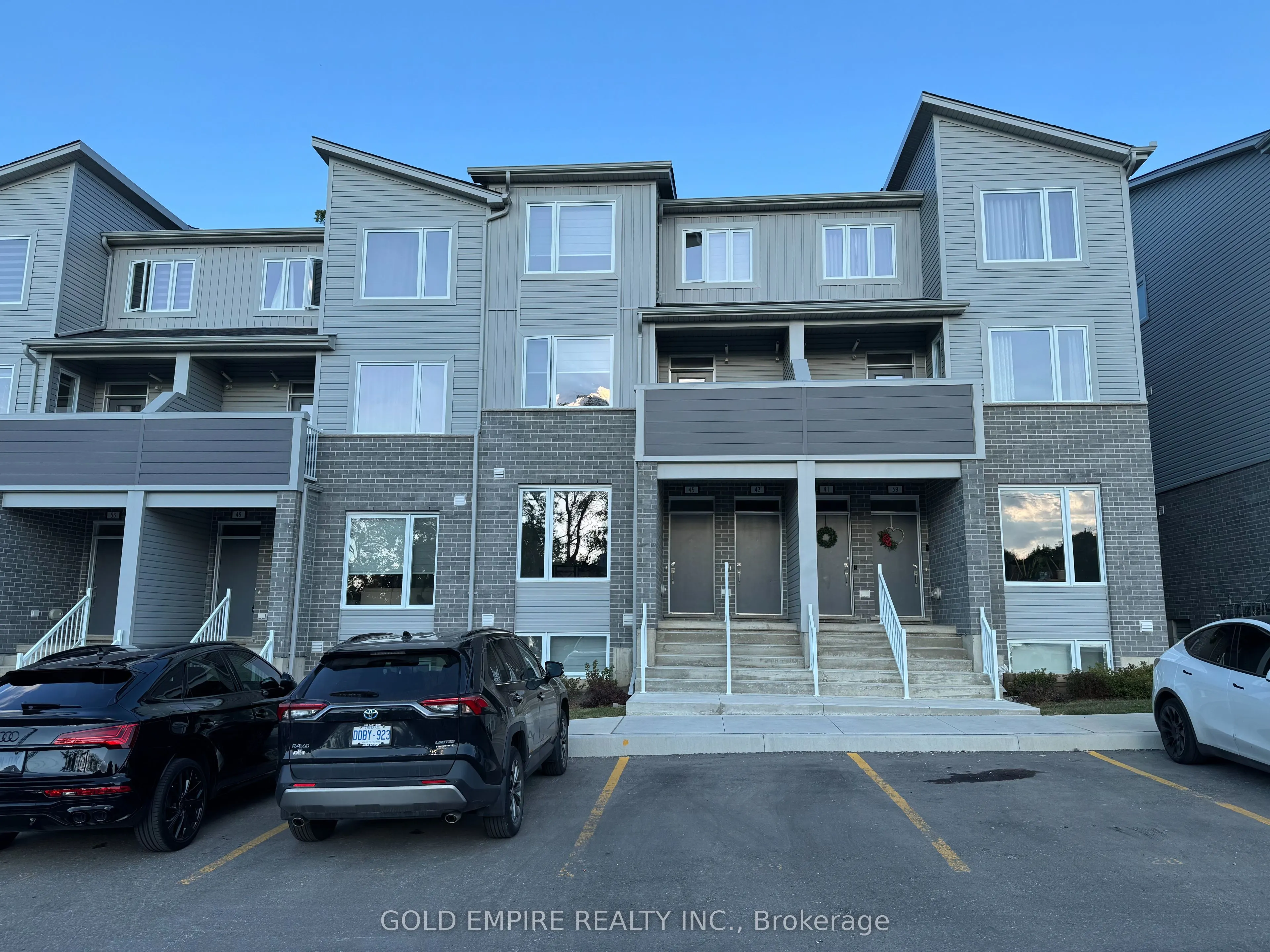 990 DEVERON Crescent, #45