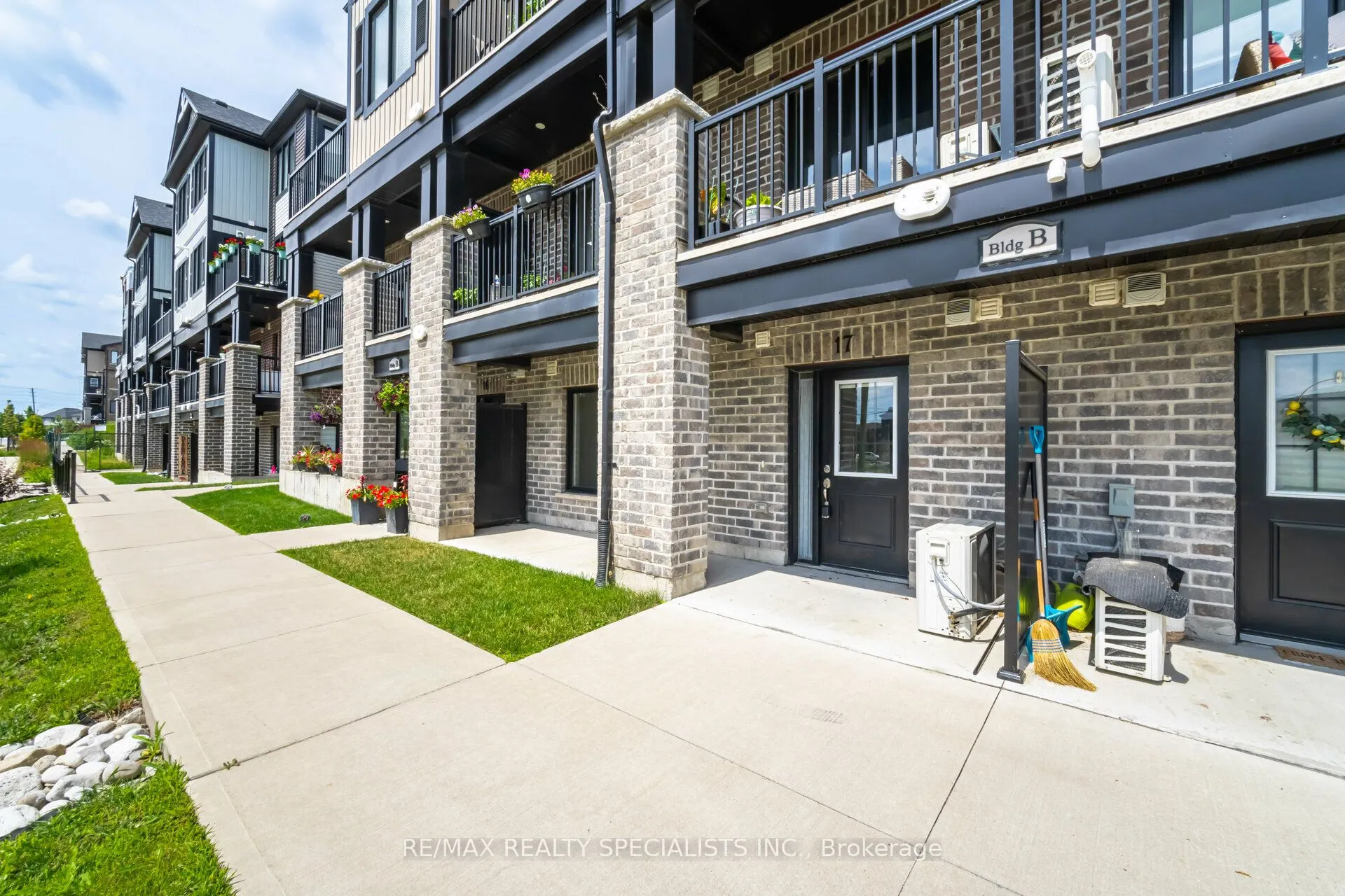 160 Rochefort Street, #B-17