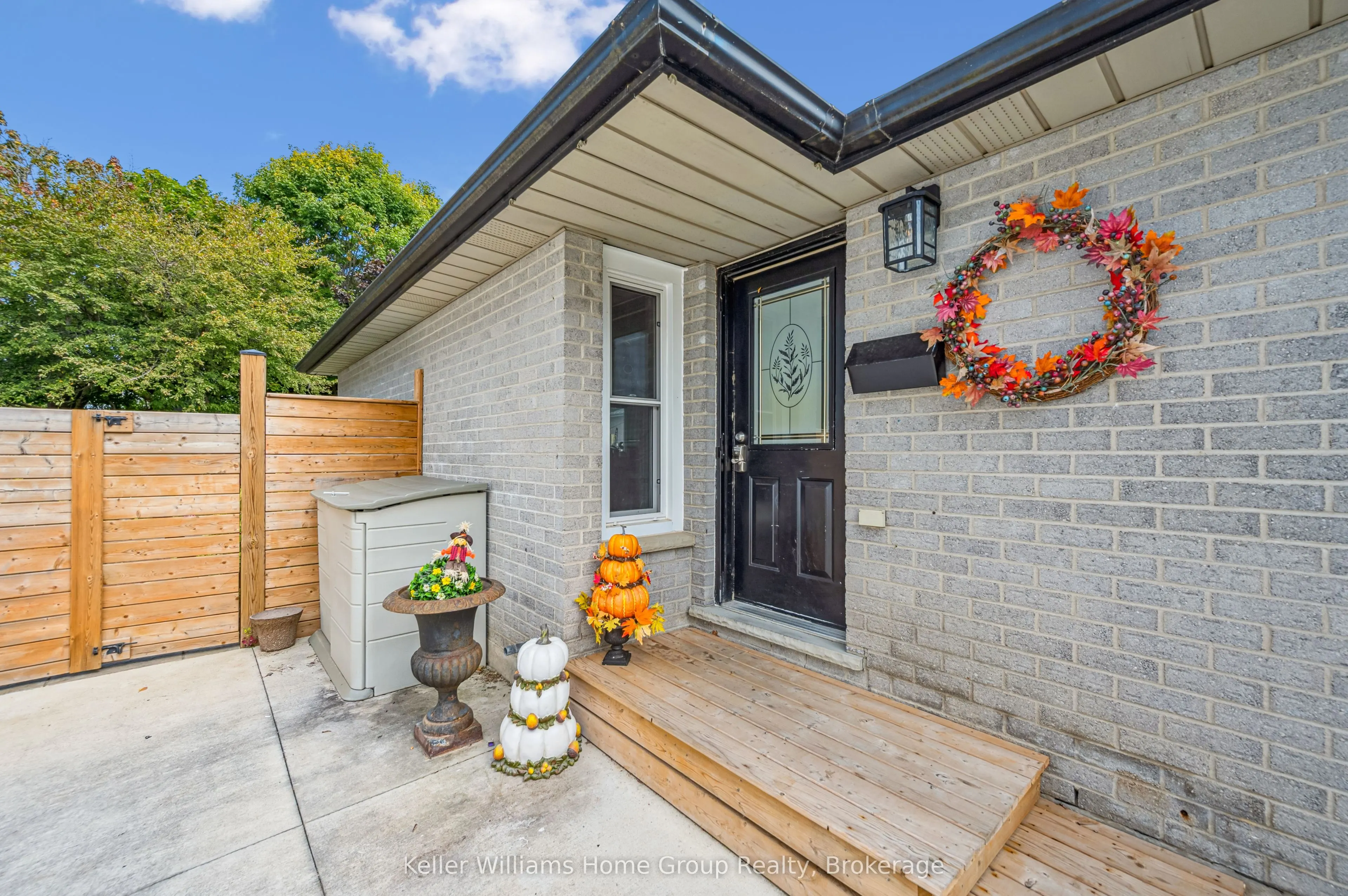 658 Holman Crescent