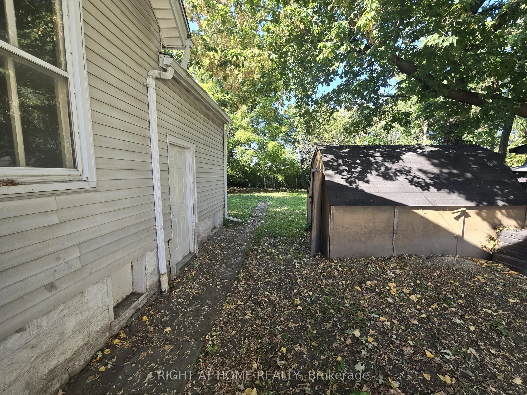 939 Wellington Street